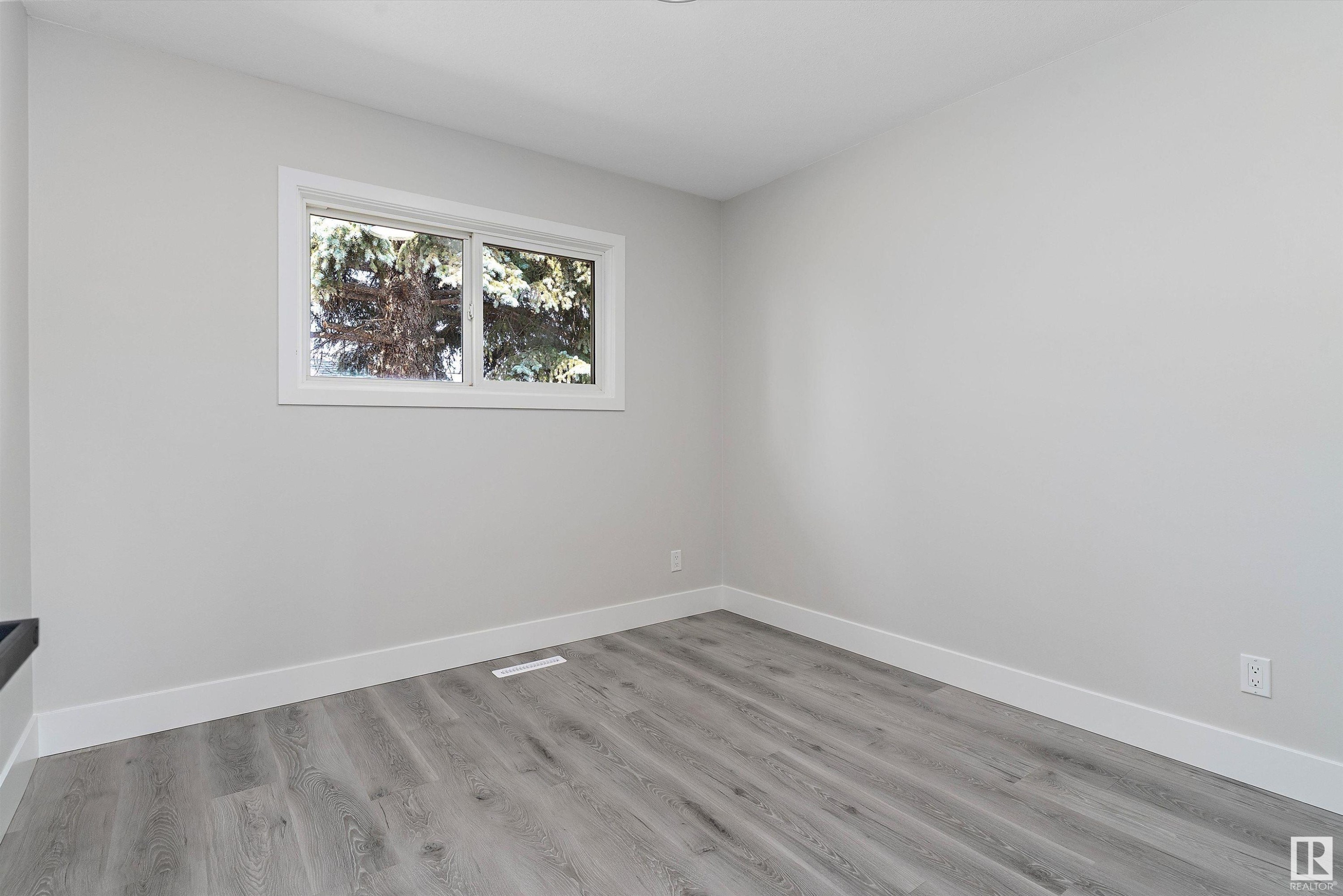 












13236 67 Street

,
Edmonton,




AB
T5C 0C4

