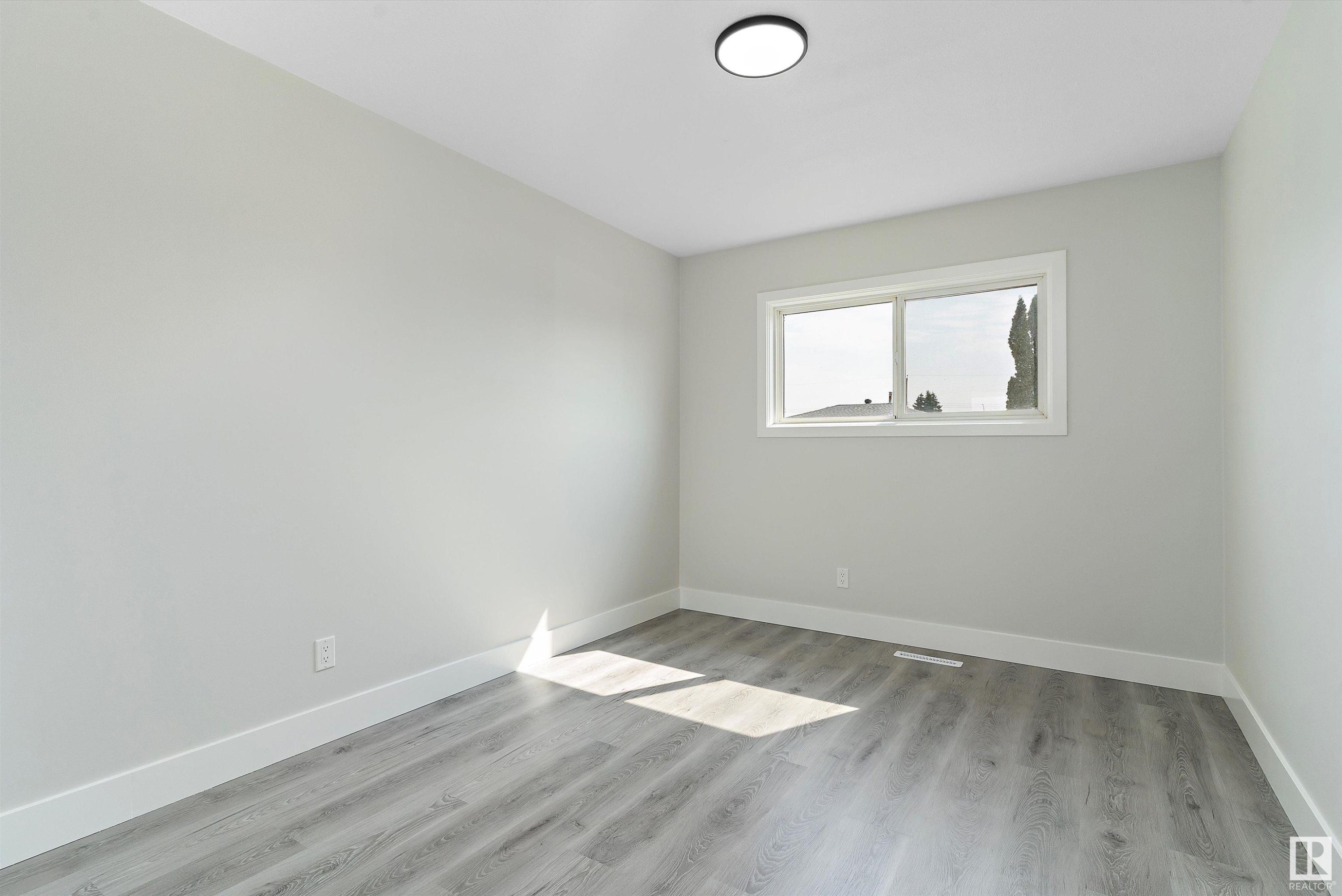 












13236 67 Street

,
Edmonton,




AB
T5C 0C4

