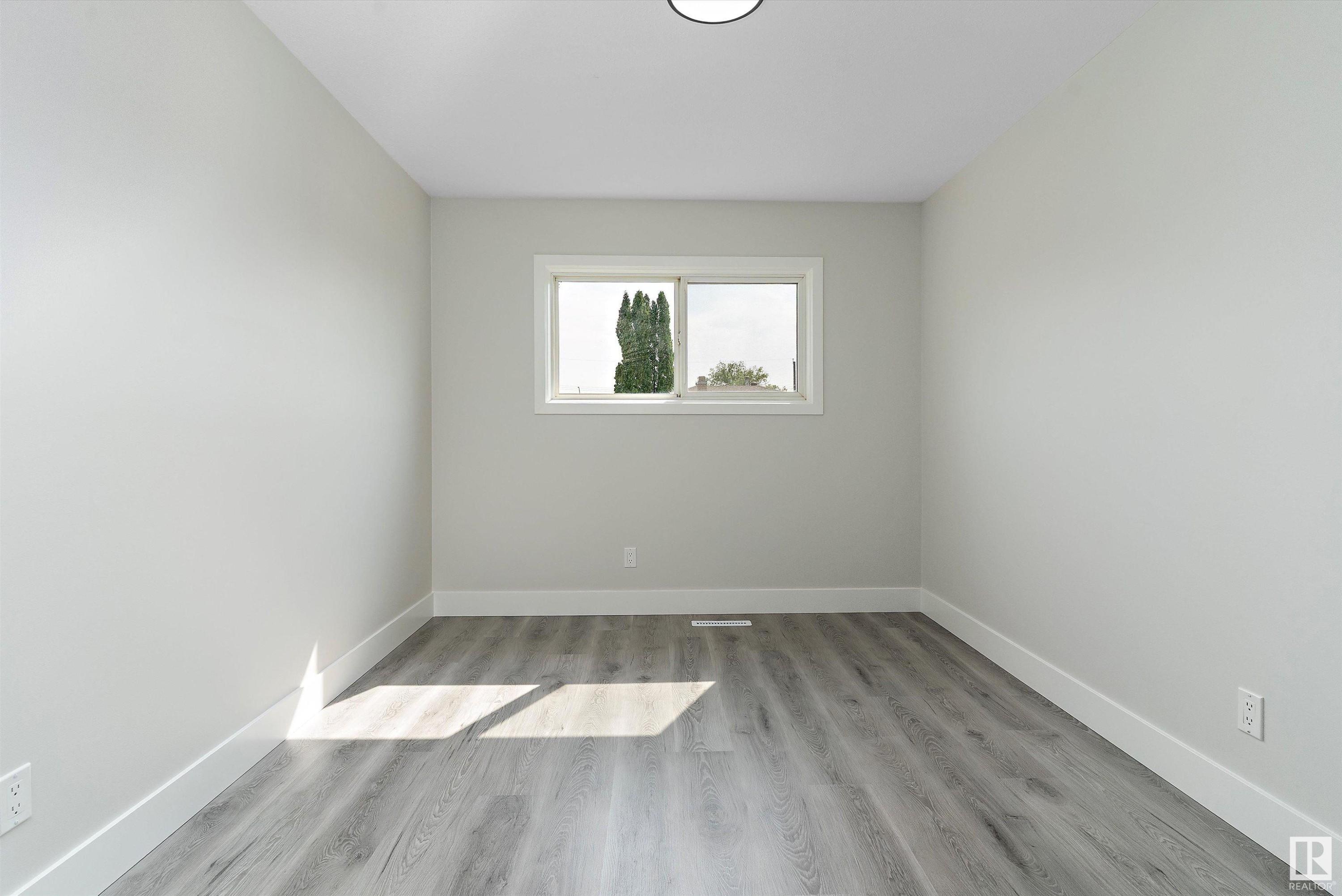 












13236 67 Street

,
Edmonton,




AB
T5C 0C4

