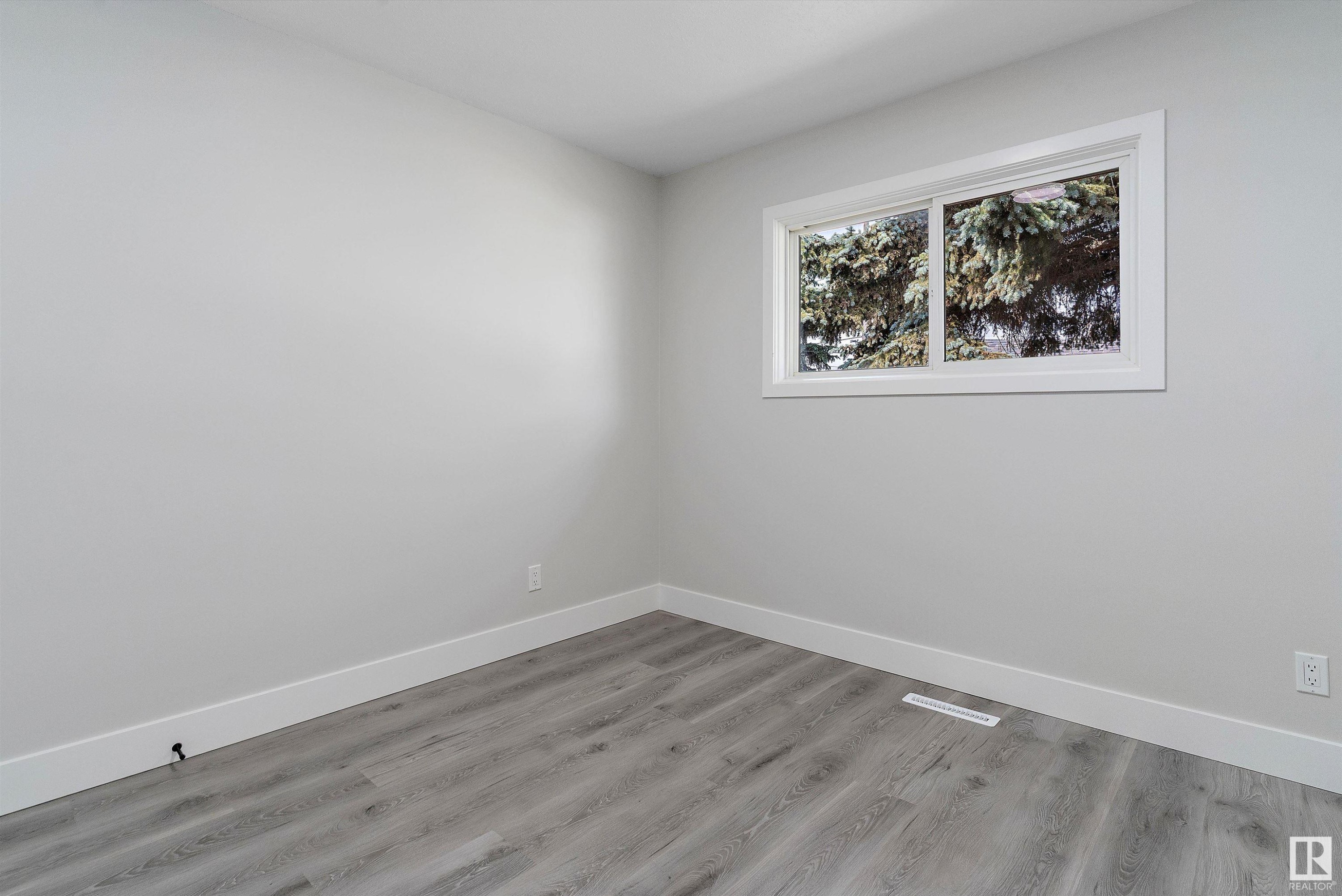 












13236 67 Street

,
Edmonton,




AB
T5C 0C4

