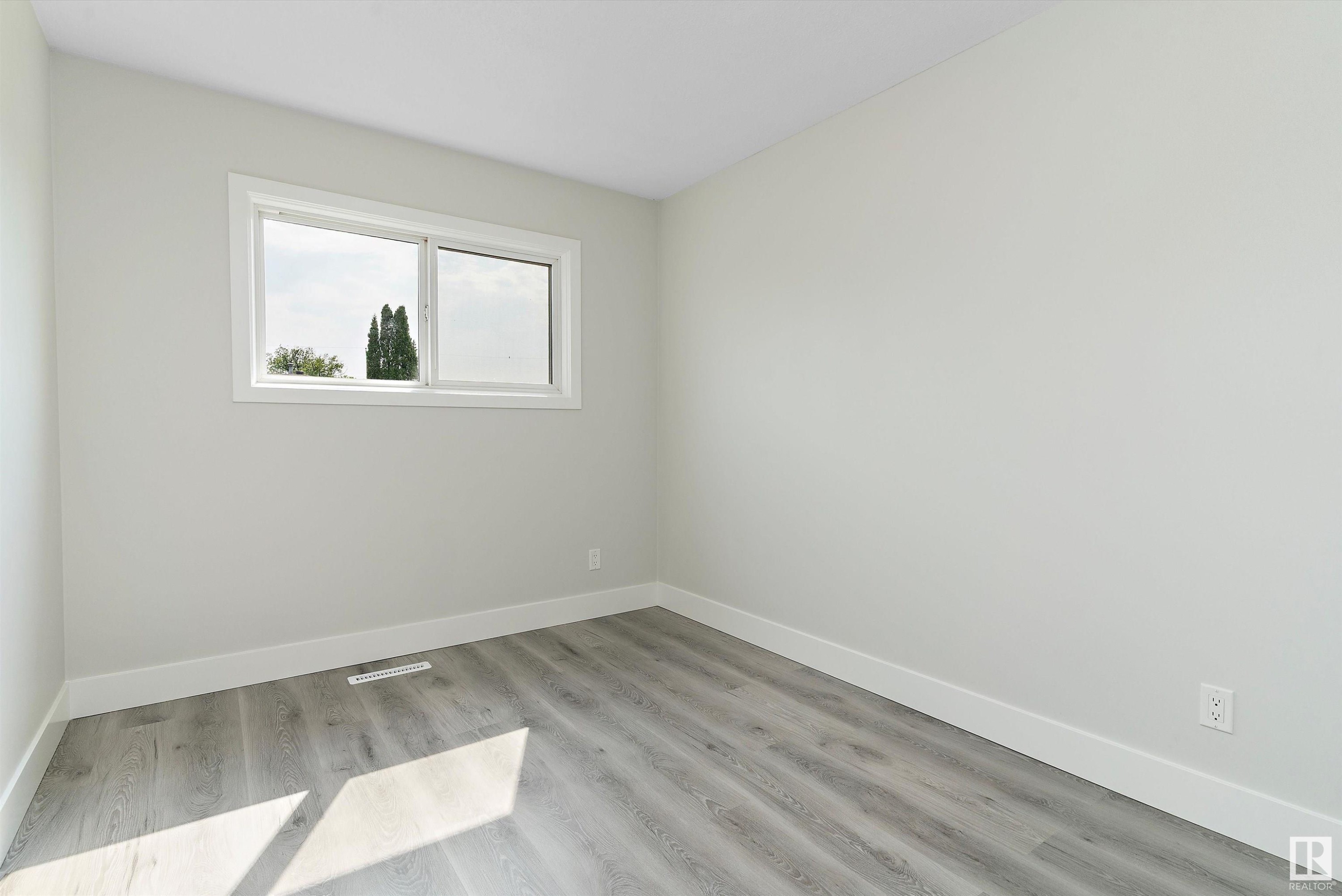 












13236 67 Street

,
Edmonton,




AB
T5C 0C4


