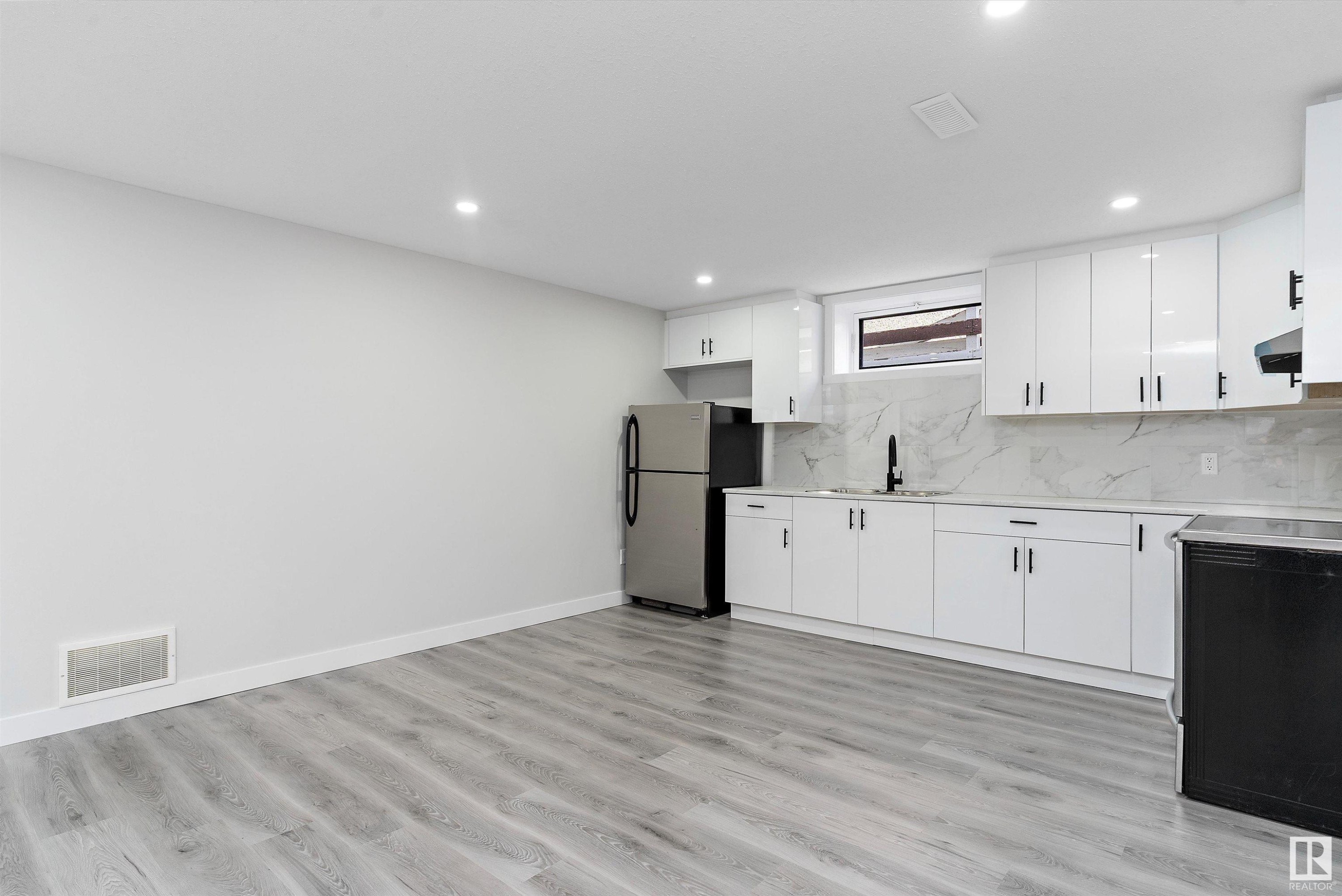 












13236 67 Street

,
Edmonton,




AB
T5C 0C4


