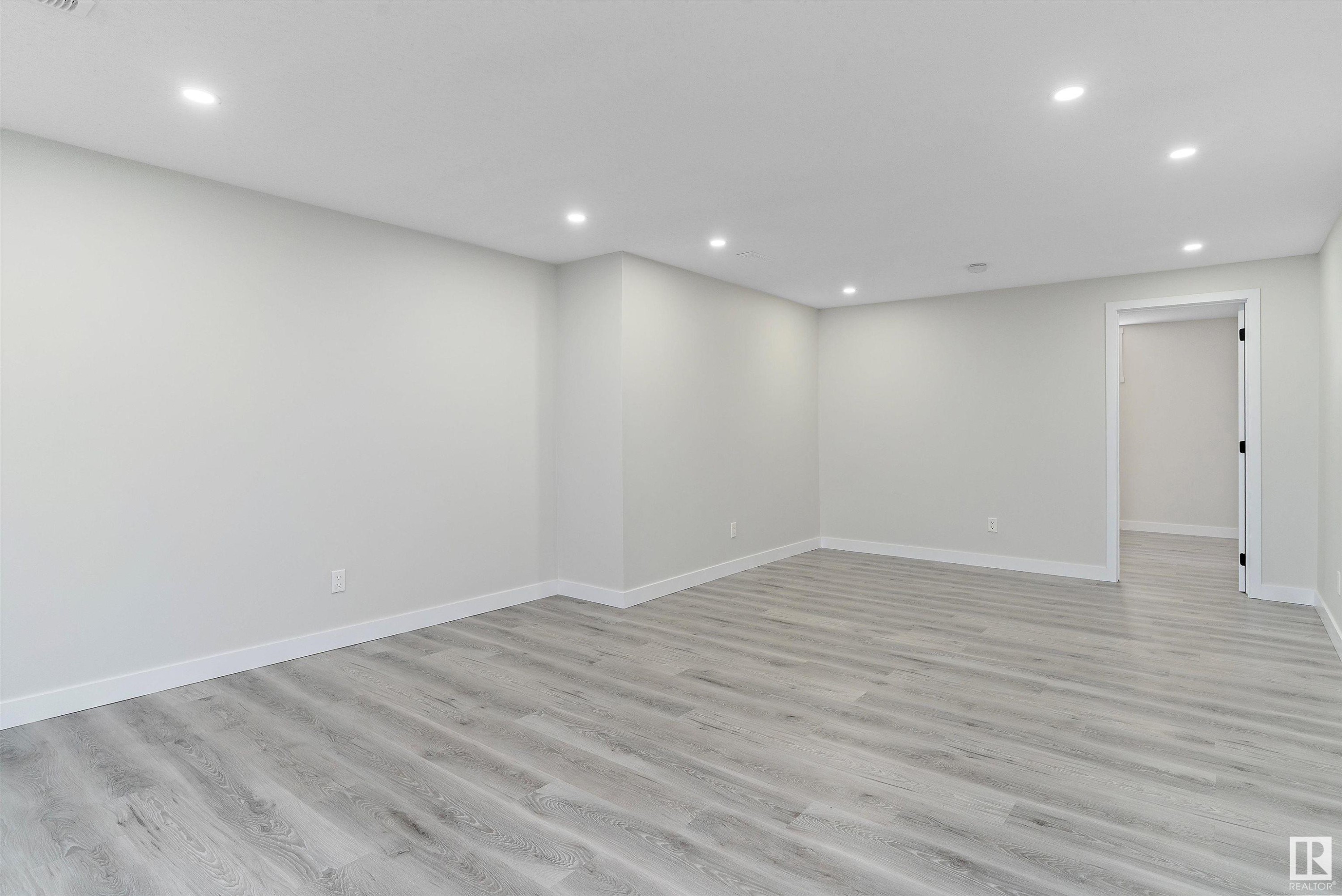 












13236 67 Street

,
Edmonton,




AB
T5C 0C4

