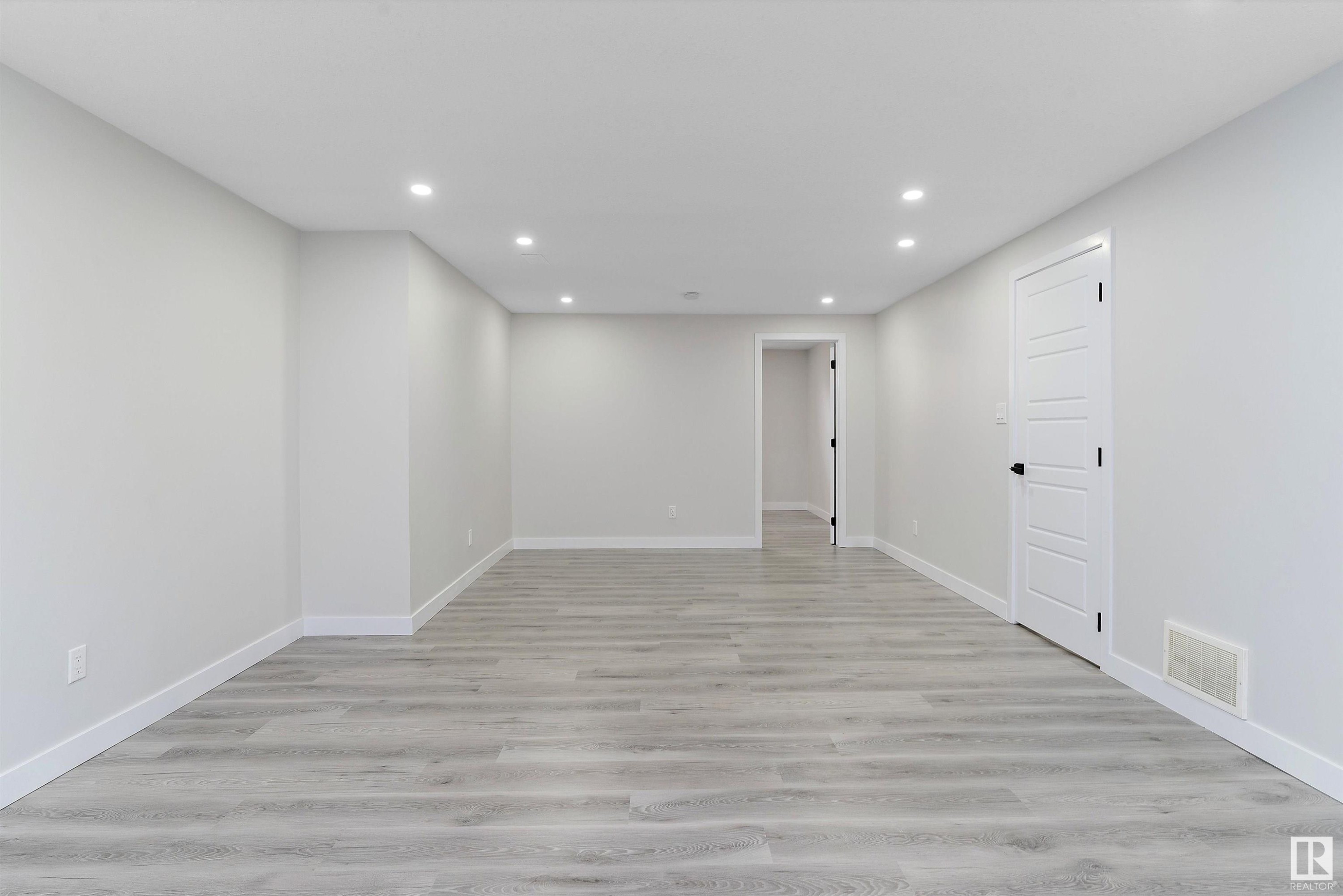 












13236 67 Street

,
Edmonton,




AB
T5C 0C4

