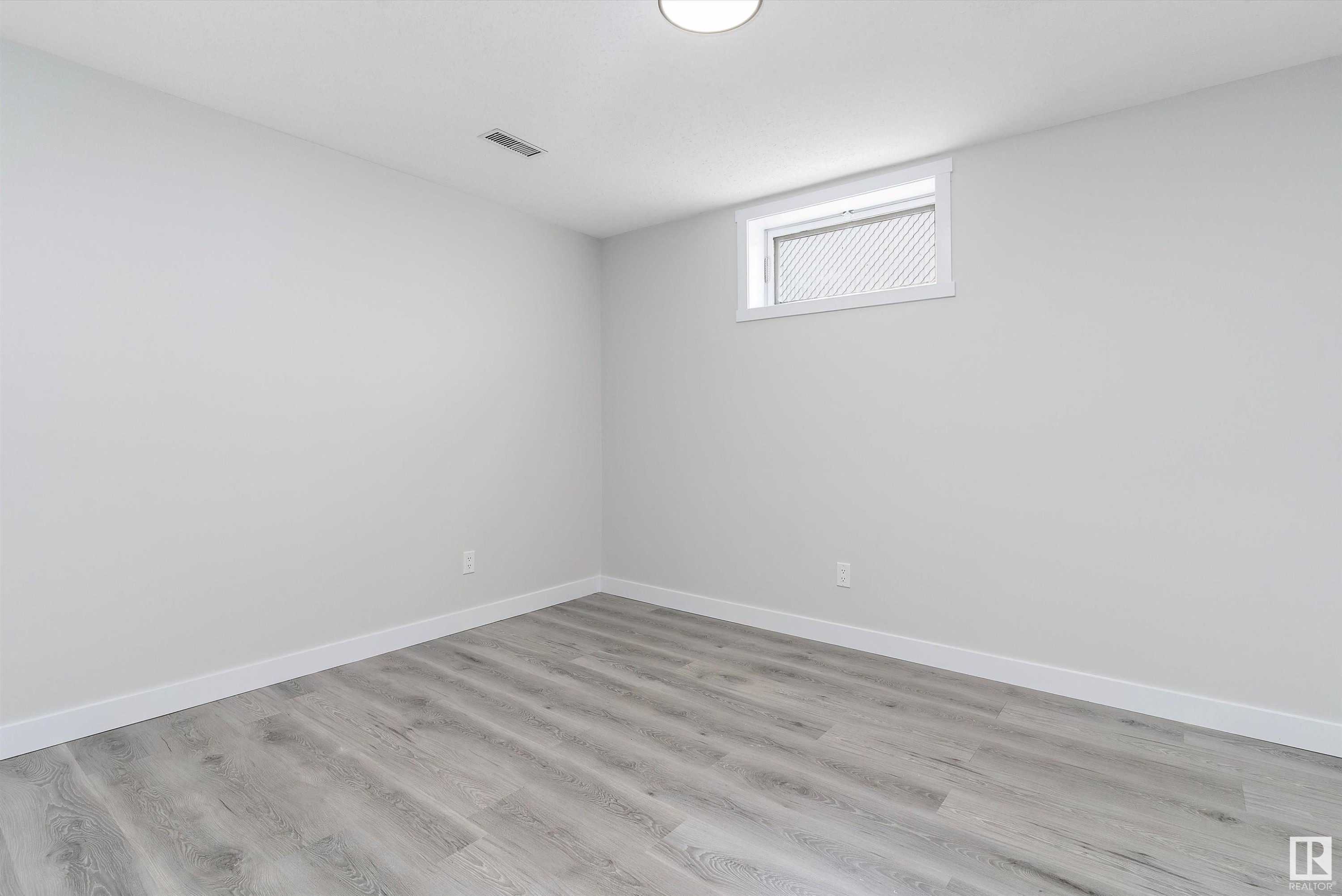 












13236 67 Street

,
Edmonton,




AB
T5C 0C4

