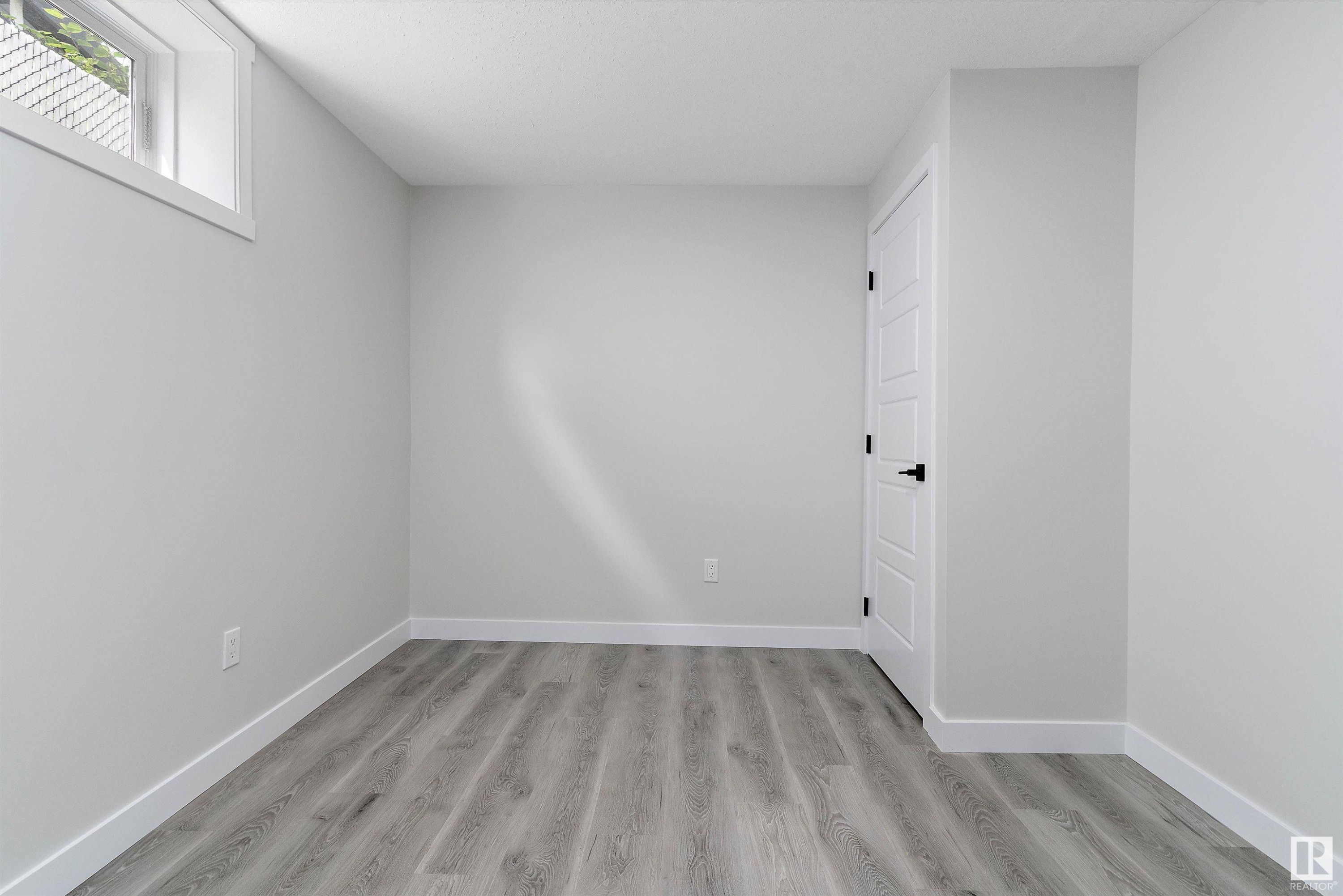 












13236 67 Street

,
Edmonton,




AB
T5C 0C4

