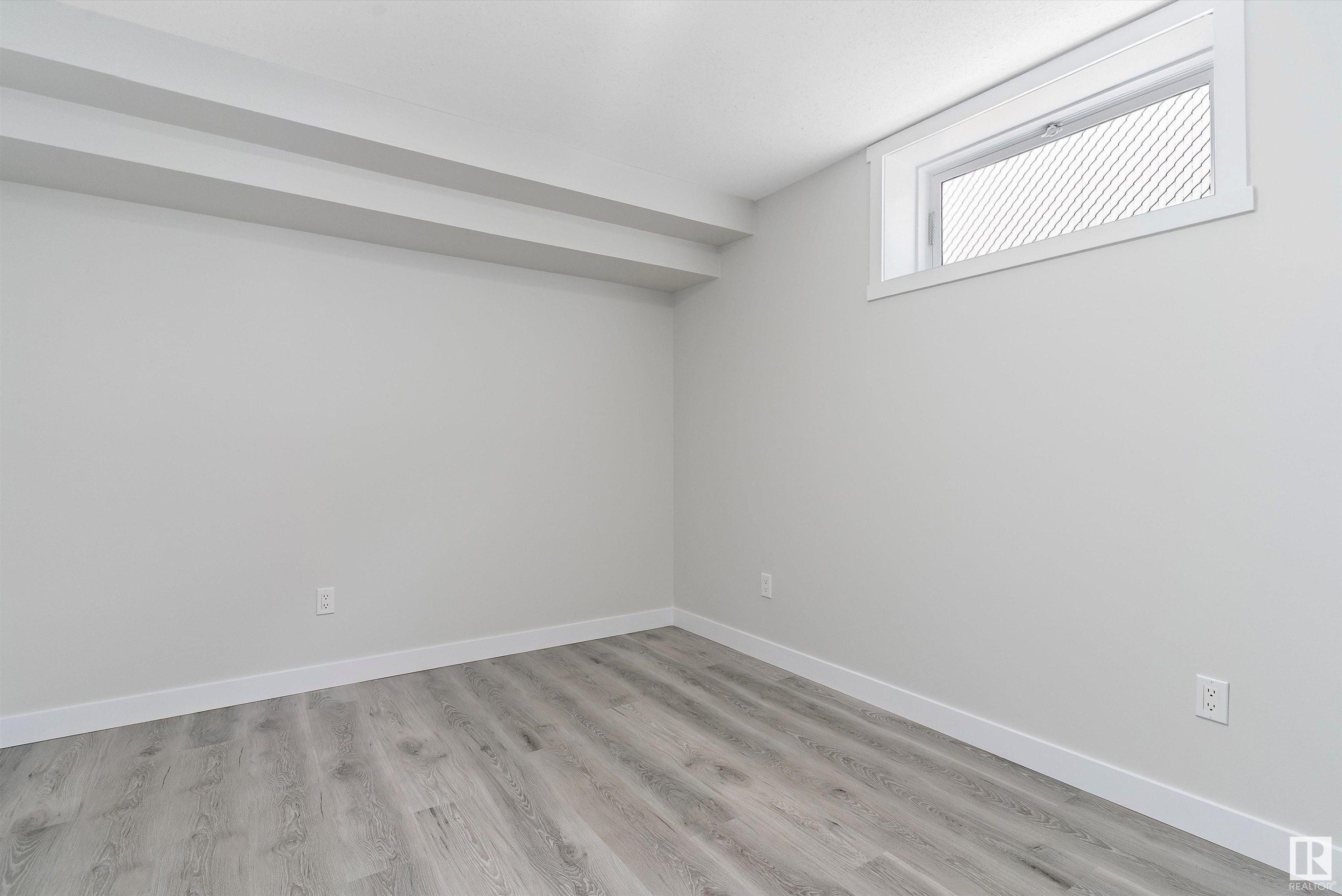 












13236 67 Street

,
Edmonton,




AB
T5C 0C4

