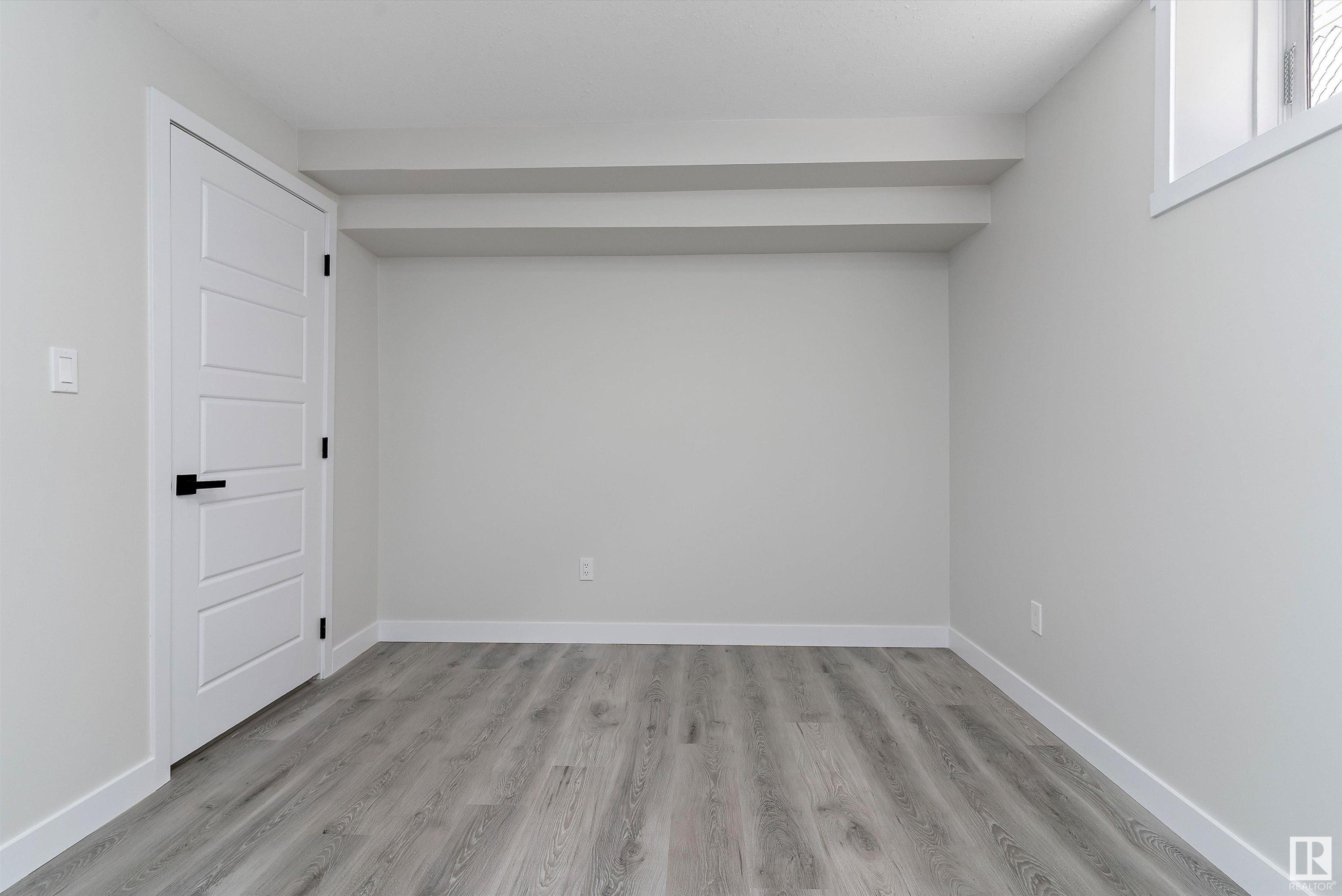












13236 67 Street

,
Edmonton,




AB
T5C 0C4

