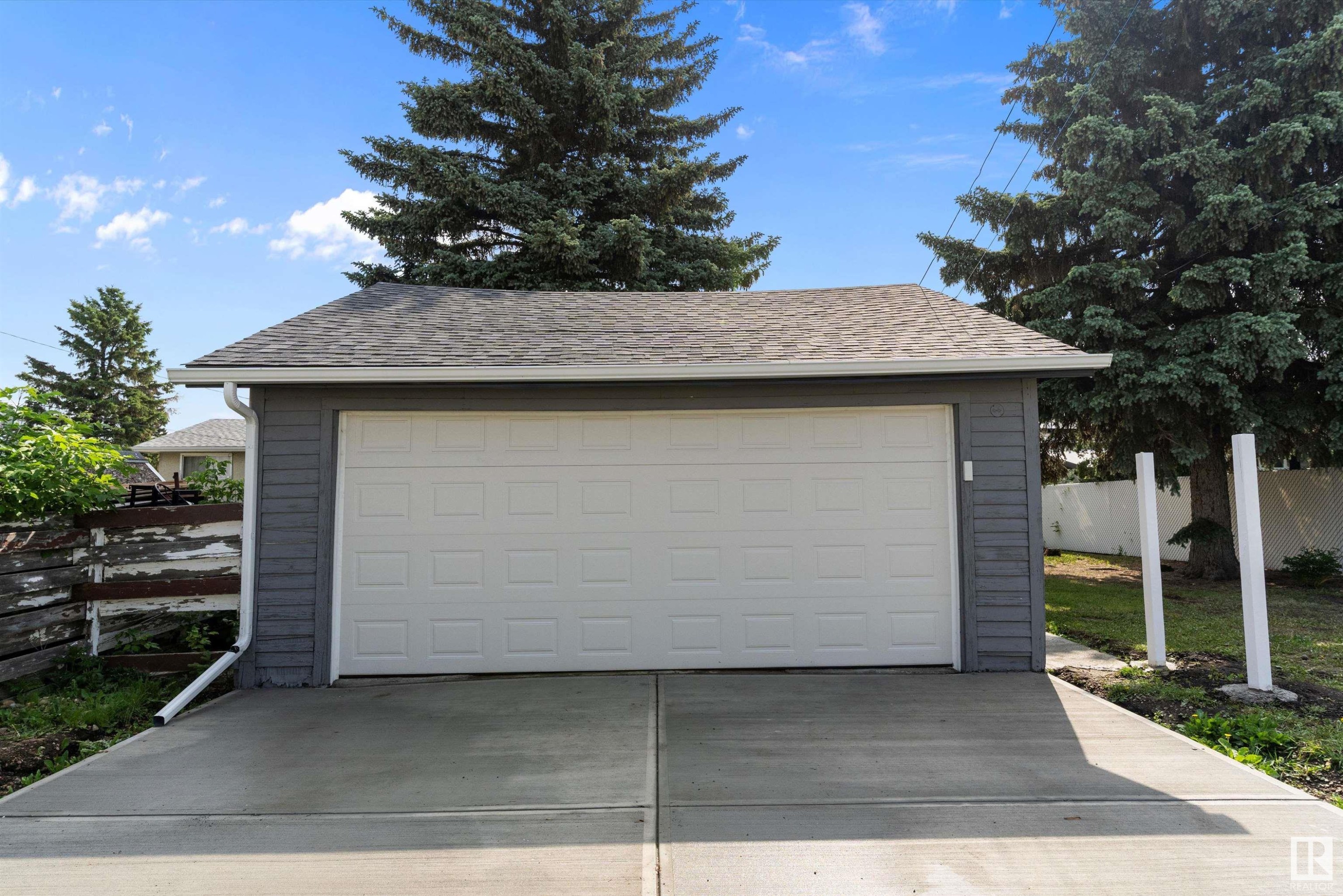 












13236 67 Street

,
Edmonton,




AB
T5C 0C4

