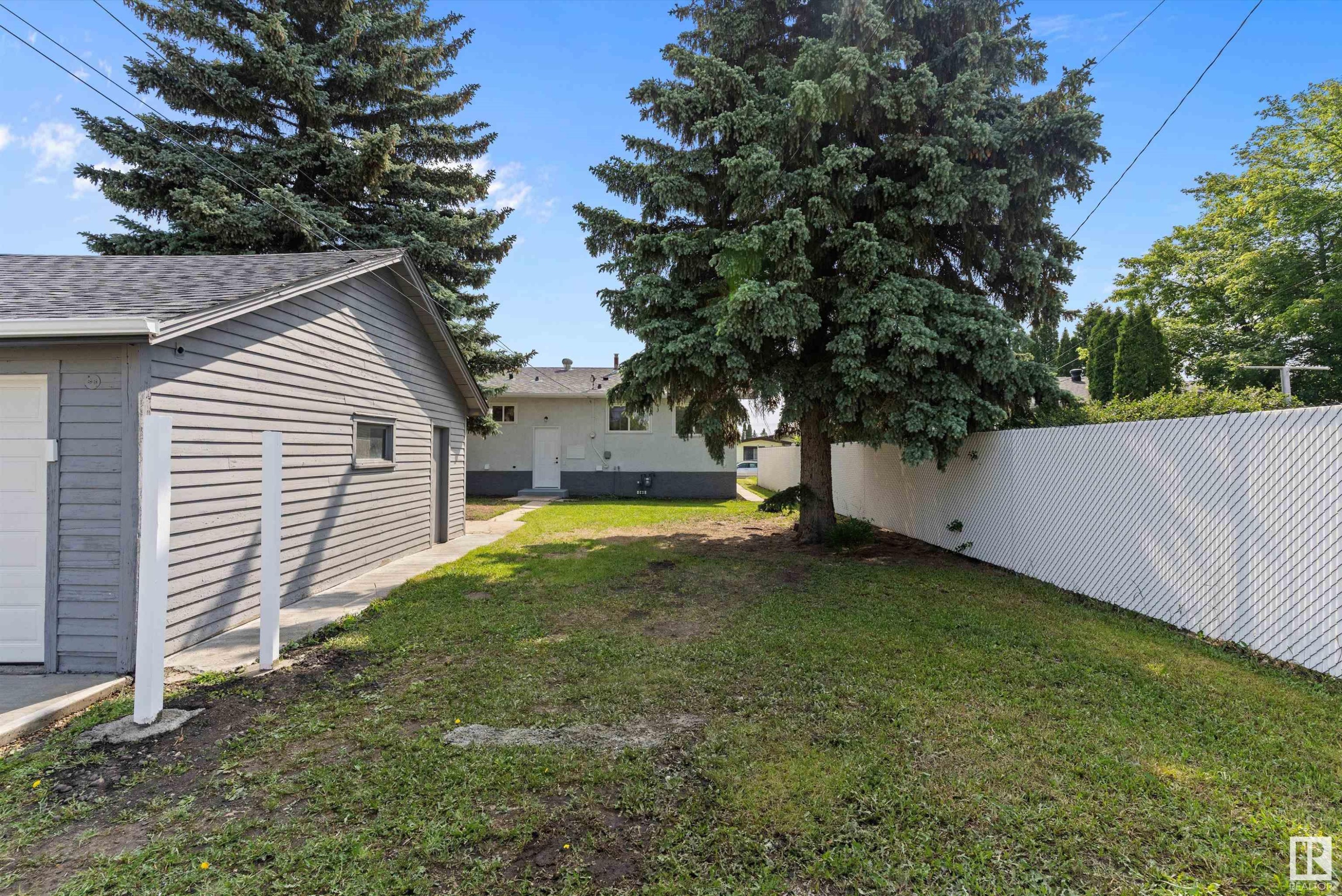 












13236 67 Street

,
Edmonton,




AB
T5C 0C4

