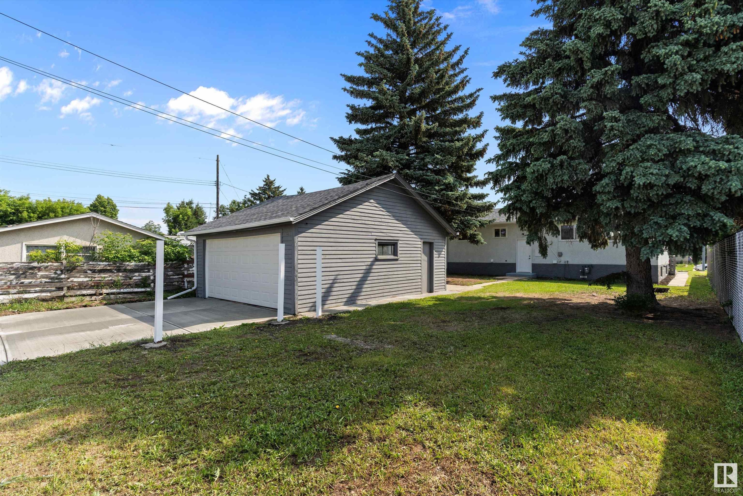 












13236 67 Street

,
Edmonton,




AB
T5C 0C4

