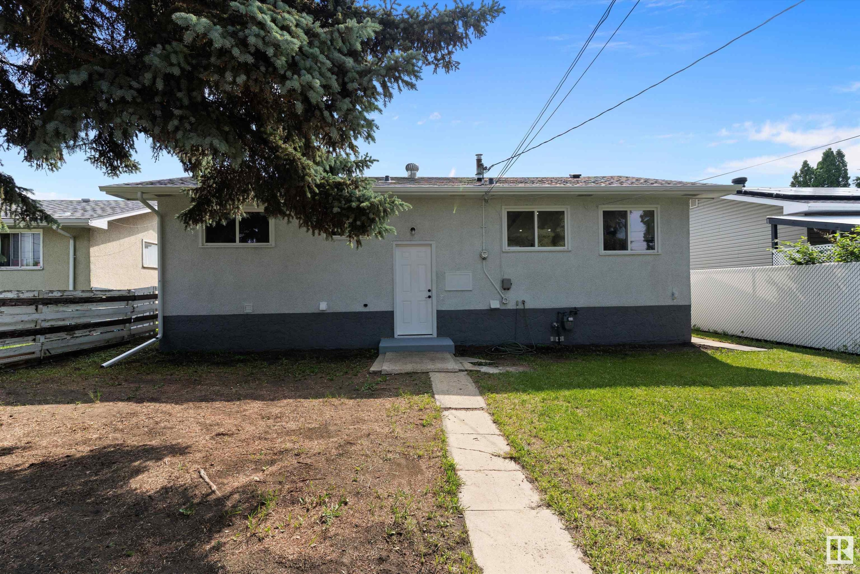 












13236 67 Street

,
Edmonton,




AB
T5C 0C4

