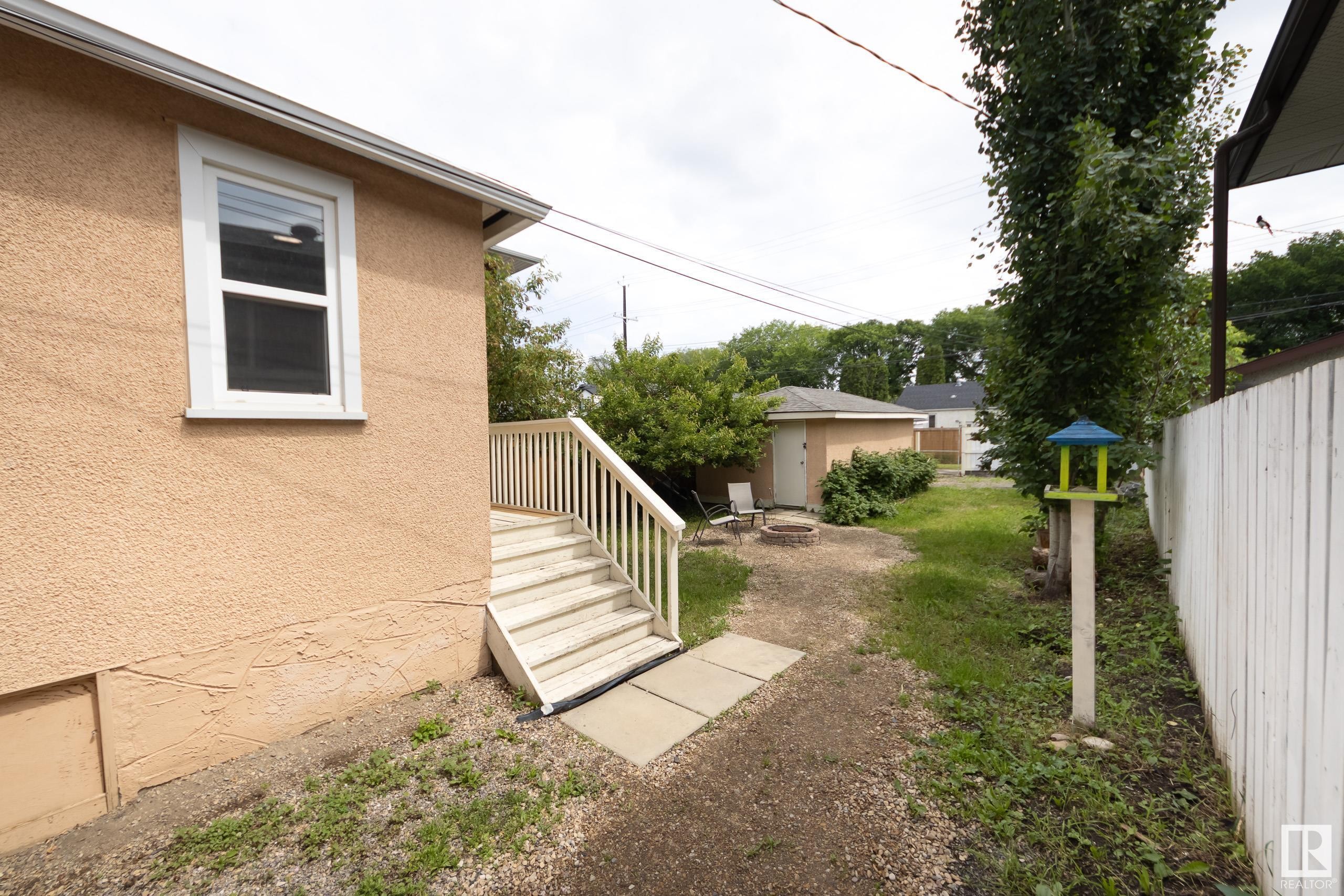 












11625 91 Street

,
Edmonton,




AB
T5B 4A9

