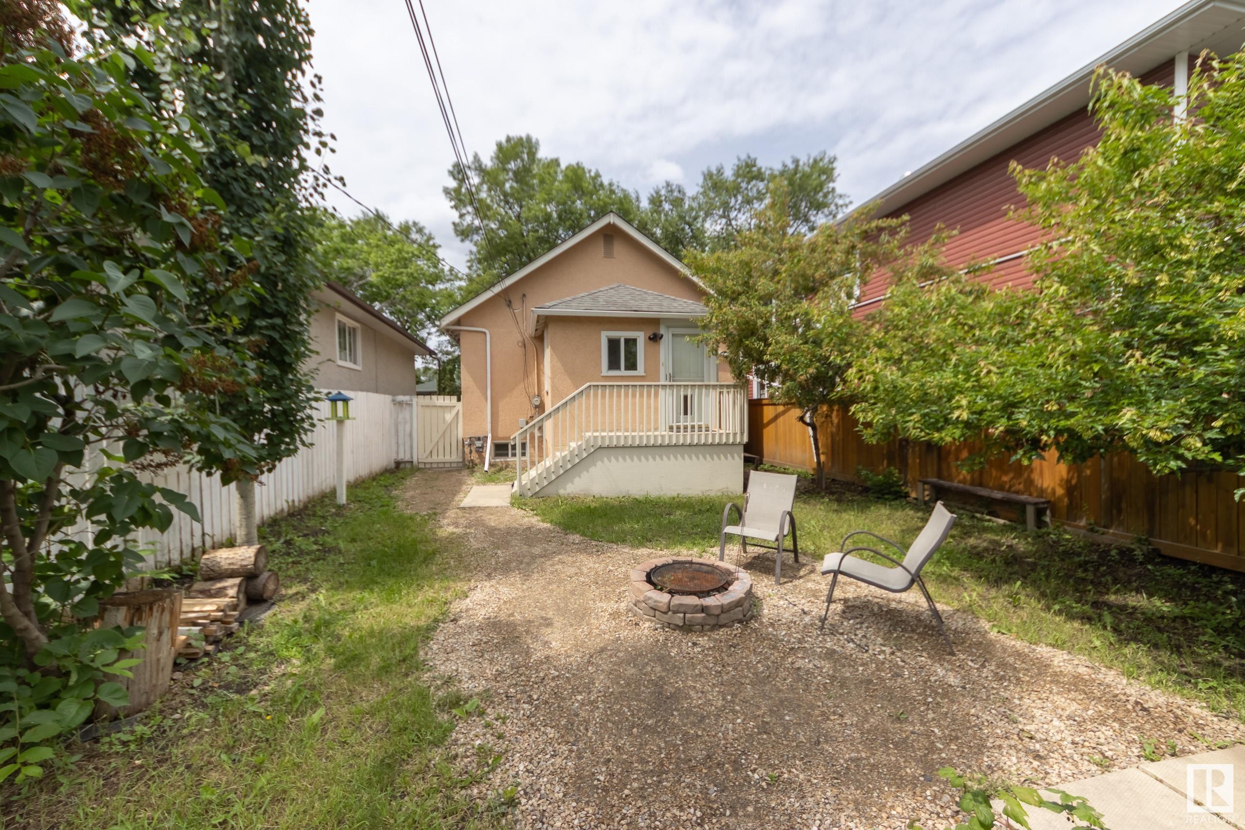 












11625 91 Street

,
Edmonton,




AB
T5B 4A9

