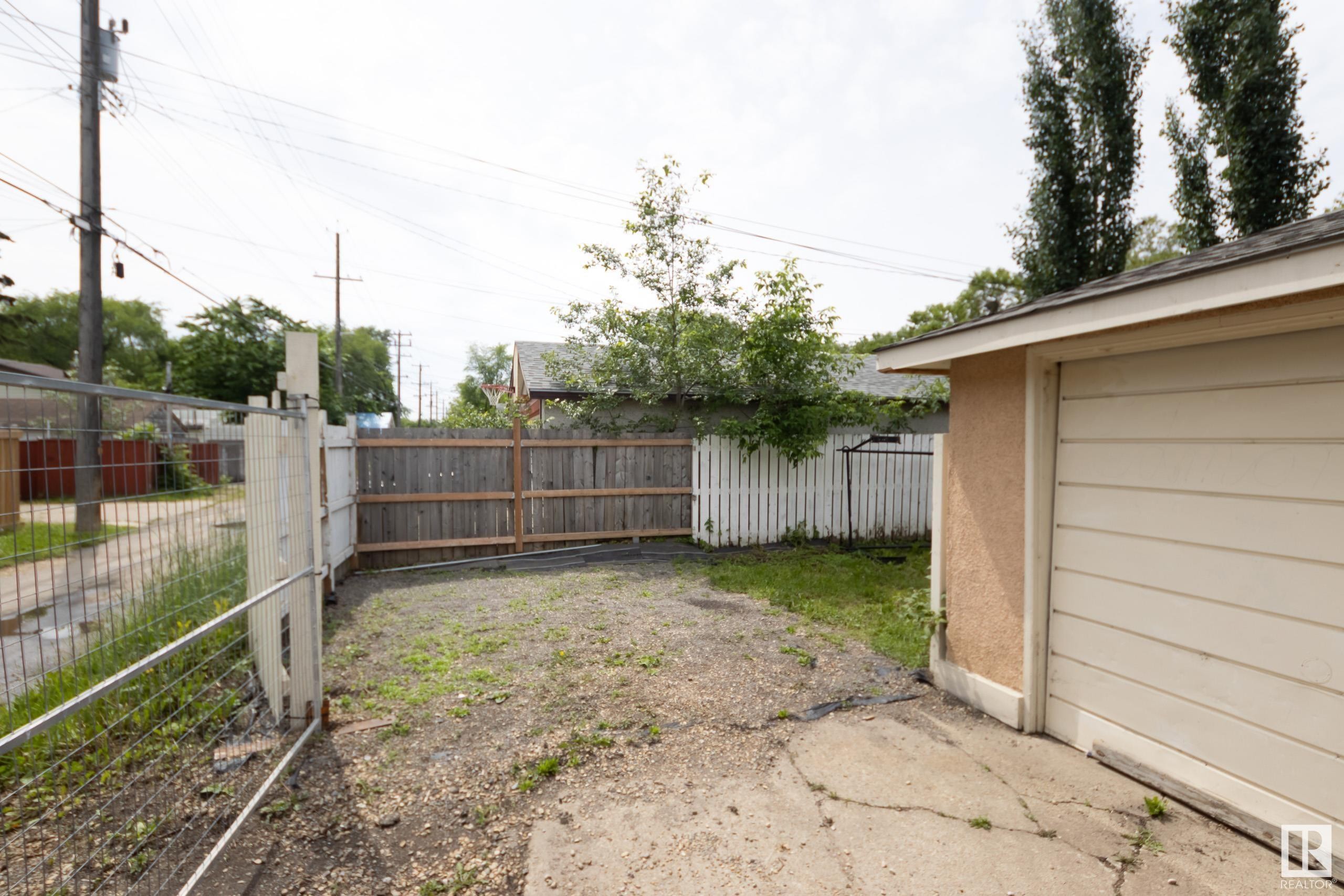 












11625 91 Street

,
Edmonton,




AB
T5B 4A9

