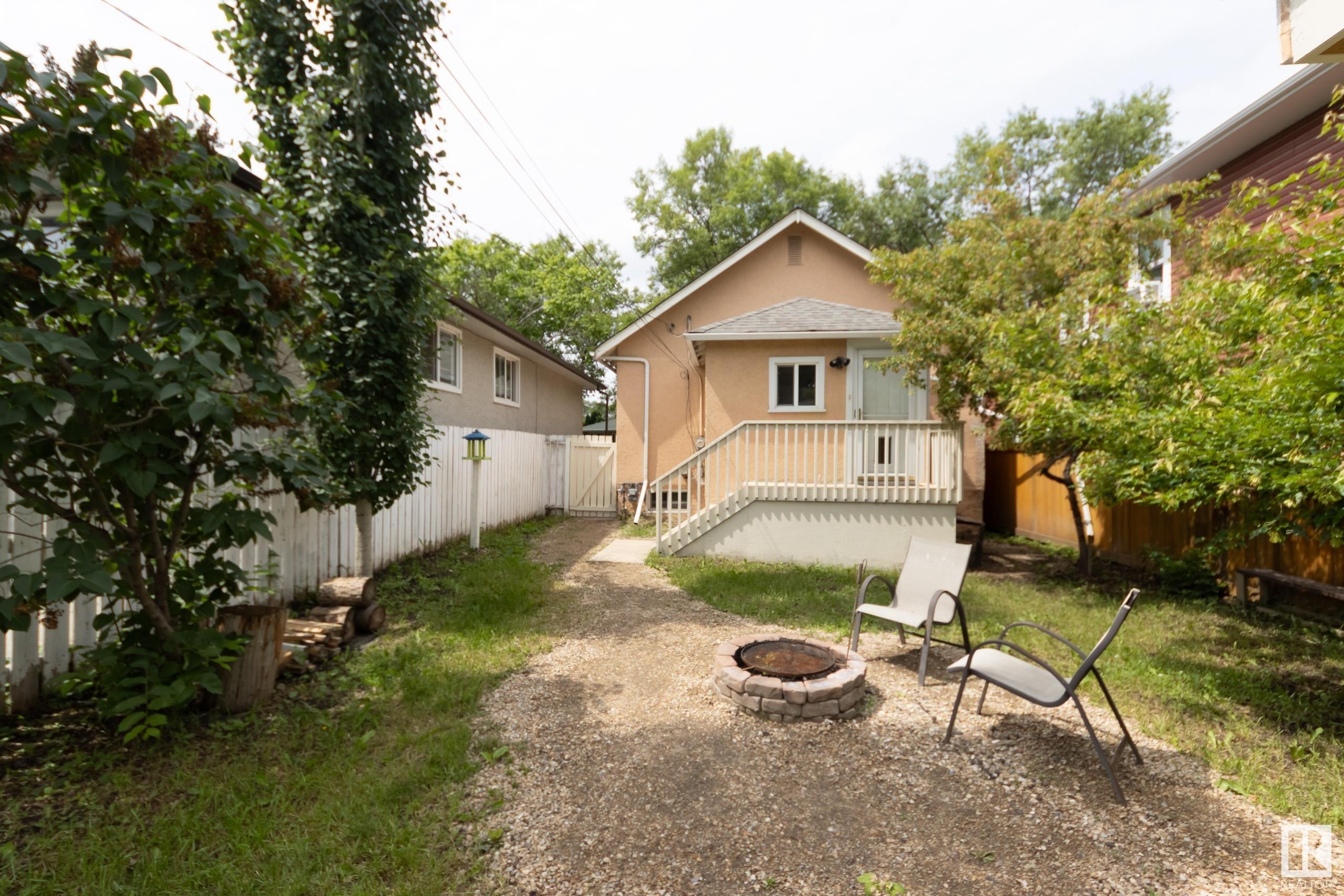












11625 91 Street

,
Edmonton,




AB
T5B 4A9

