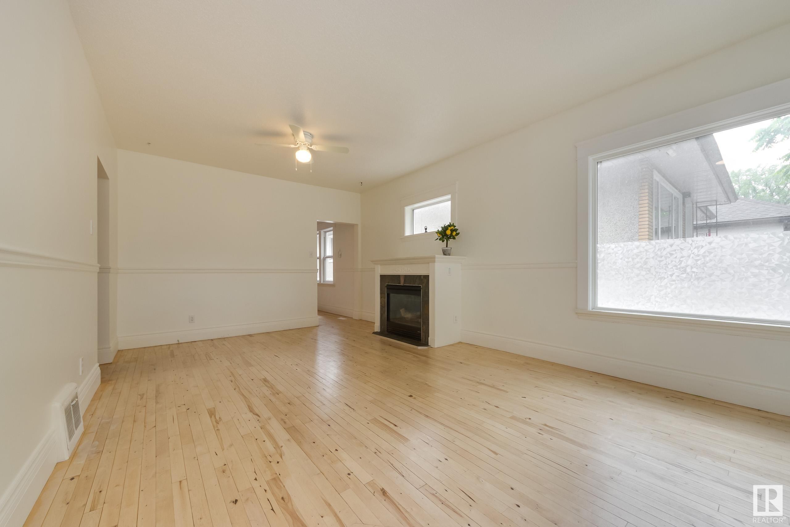












11625 91 Street

,
Edmonton,




AB
T5B 4A9

