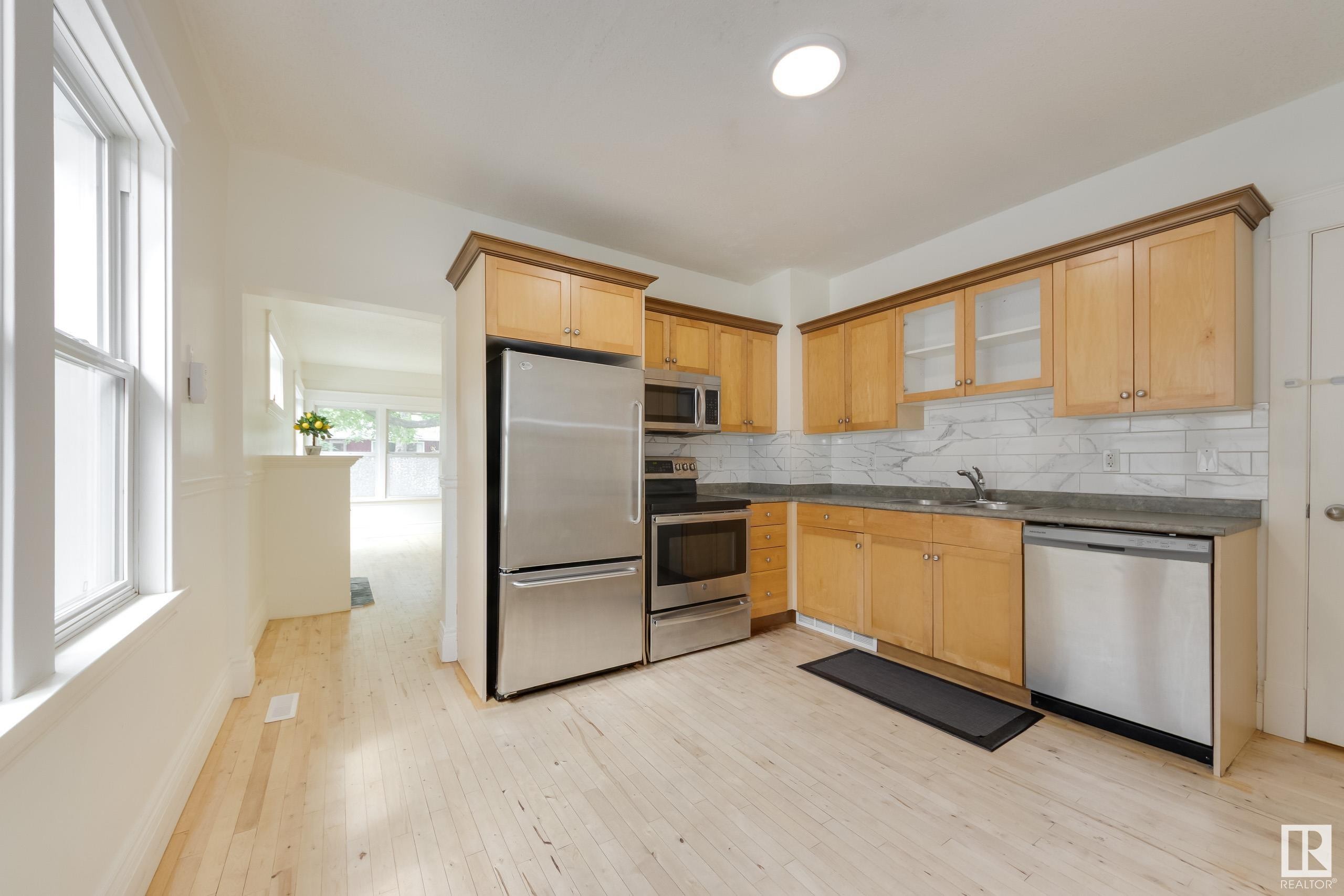 












11625 91 Street

,
Edmonton,




AB
T5B 4A9


