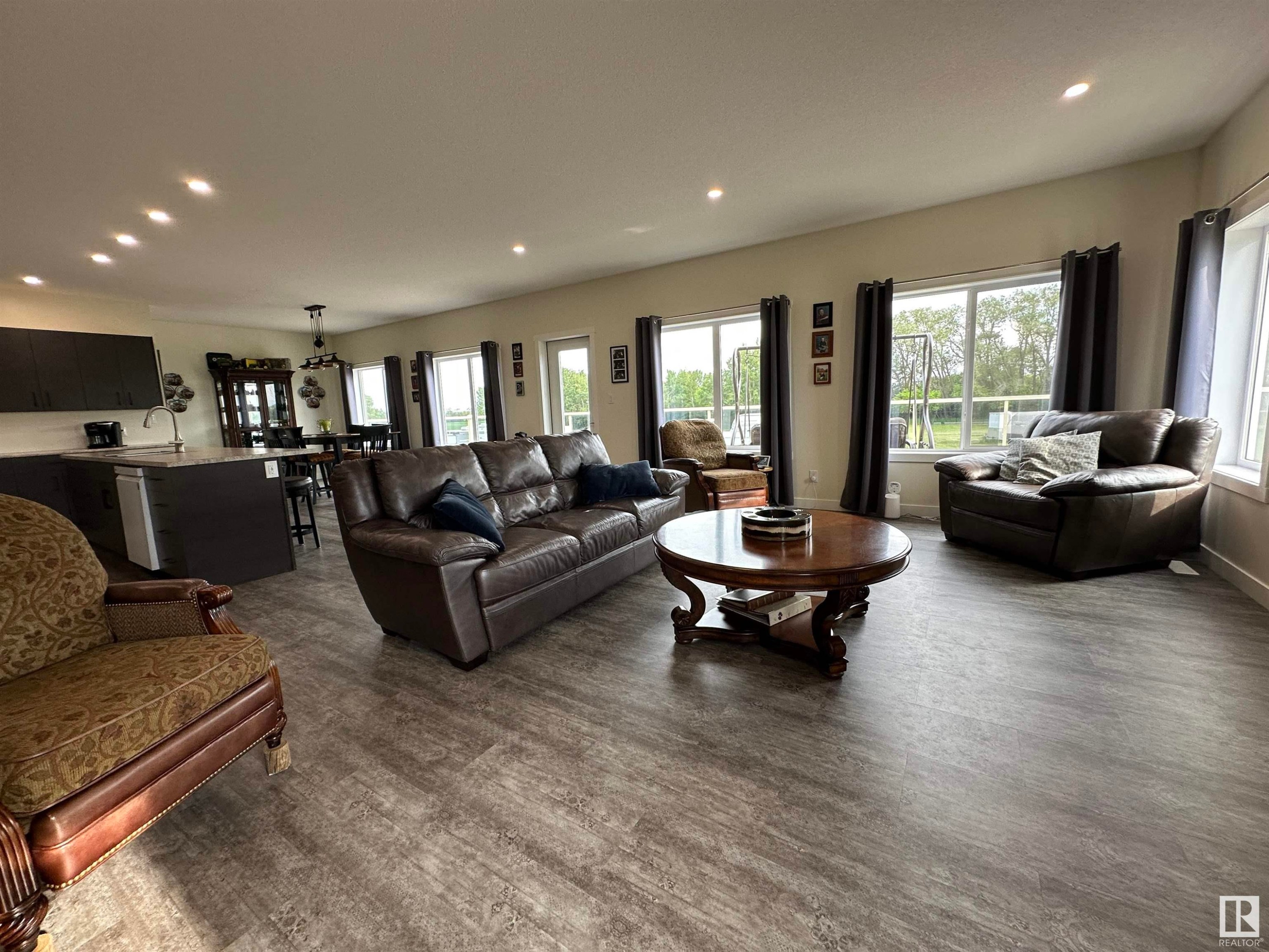 












54322 RGE RD 253

,
St. Albert,




AB
T8T 1R8

