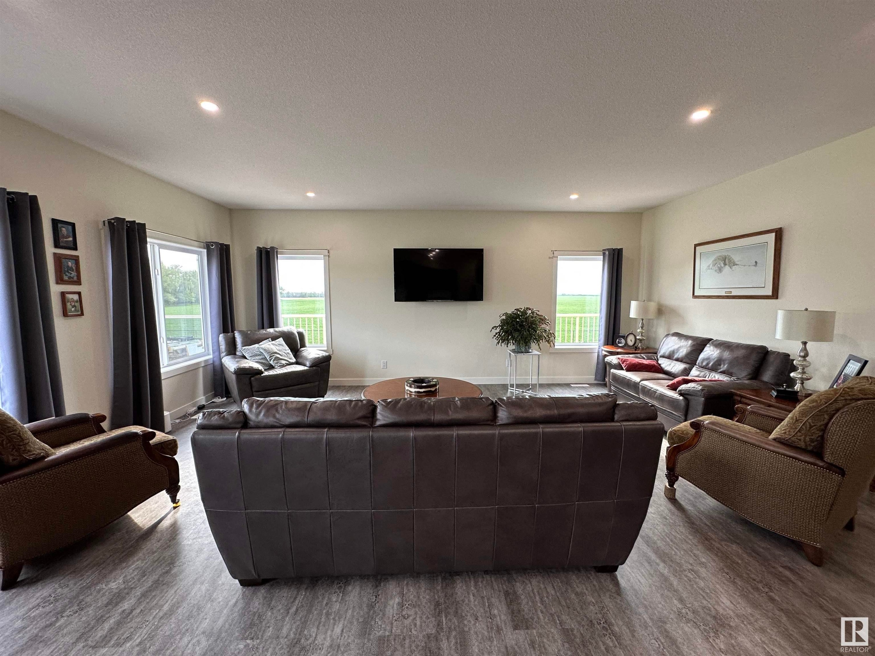 












54322 RGE RD 253

,
St. Albert,




AB
T8T 1R8

