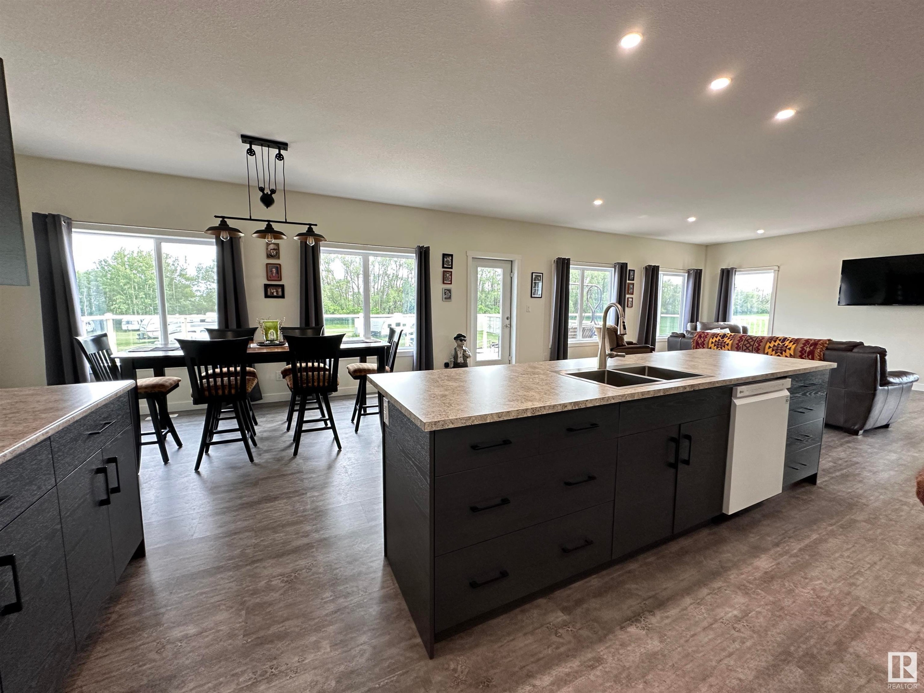 












54322 RGE RD 253

,
St. Albert,




AB
T8T 1R8

