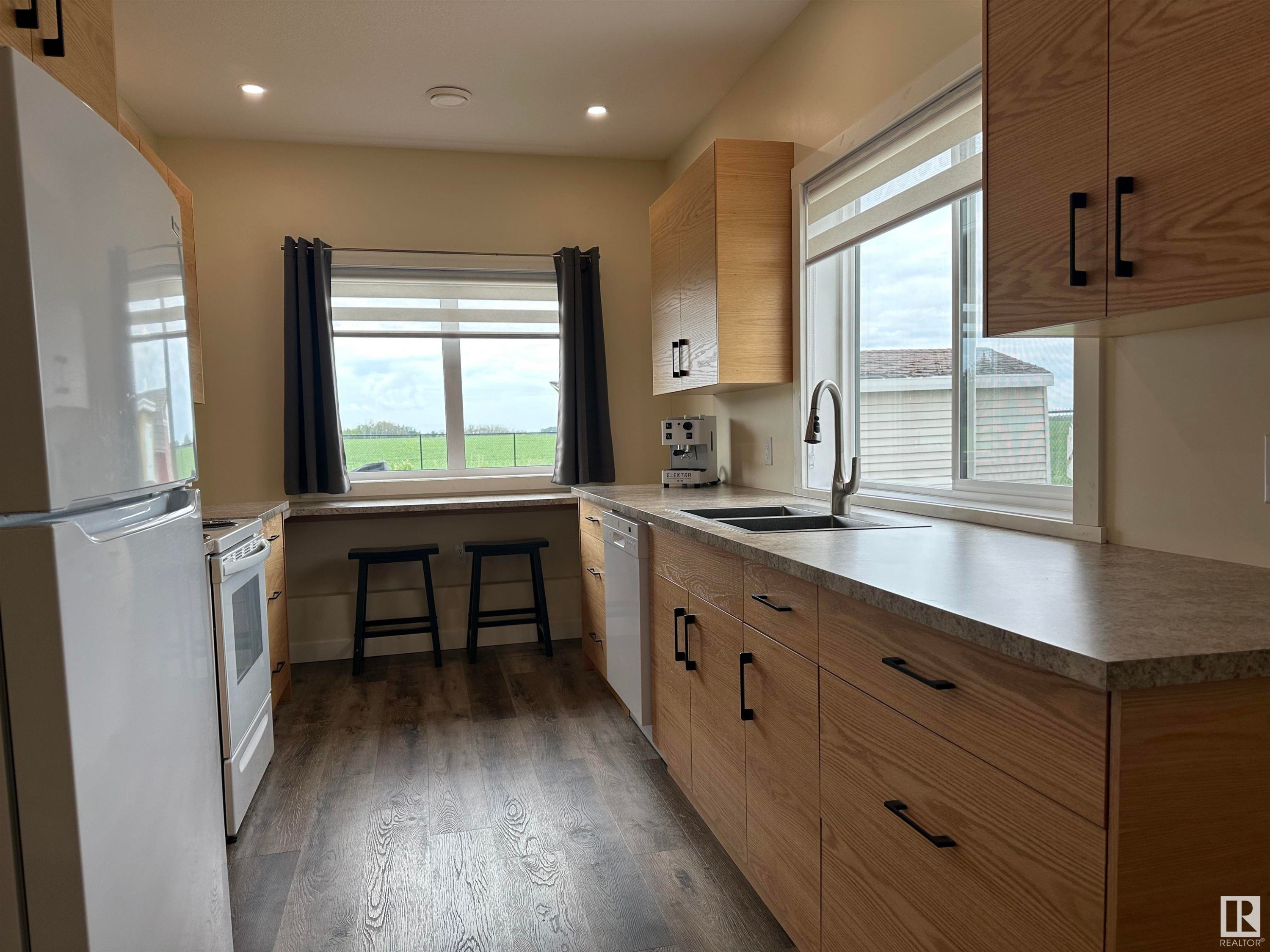 












54322 RGE RD 253

,
St. Albert,




AB
T8T 1R8

