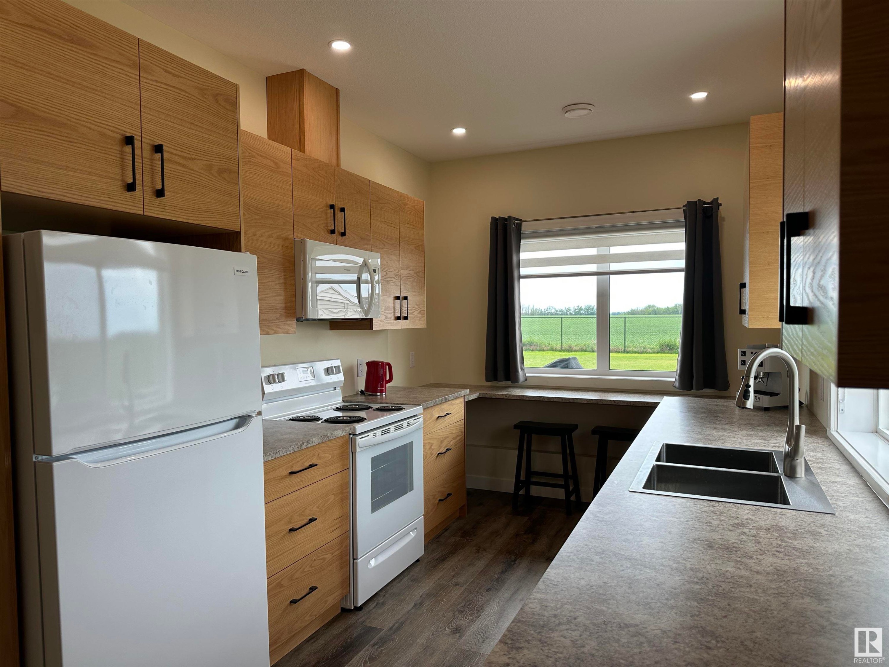 












54322 RGE RD 253

,
St. Albert,




AB
T8T 1R8

