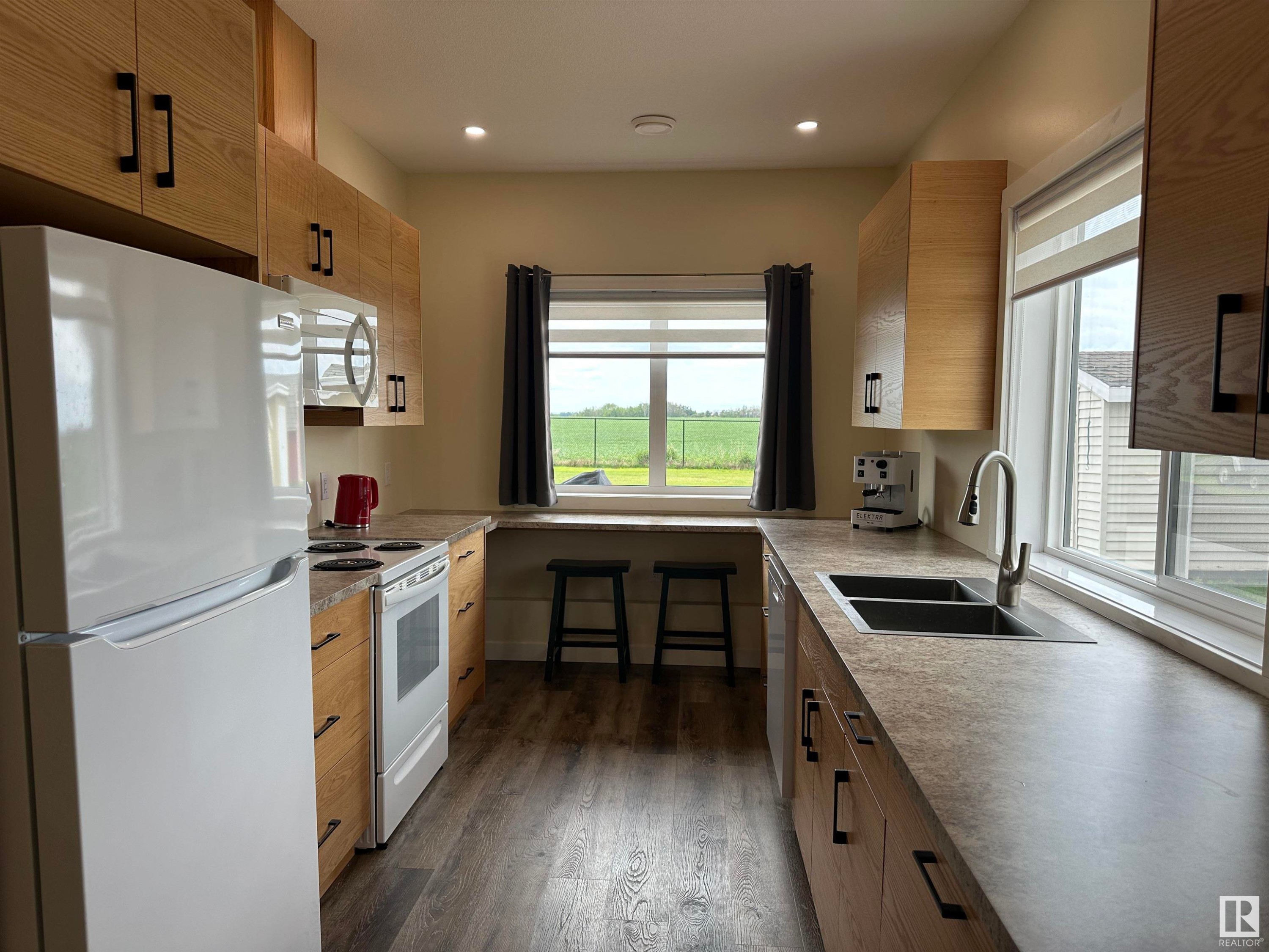 












54322 RGE RD 253

,
St. Albert,




AB
T8T 1R8


