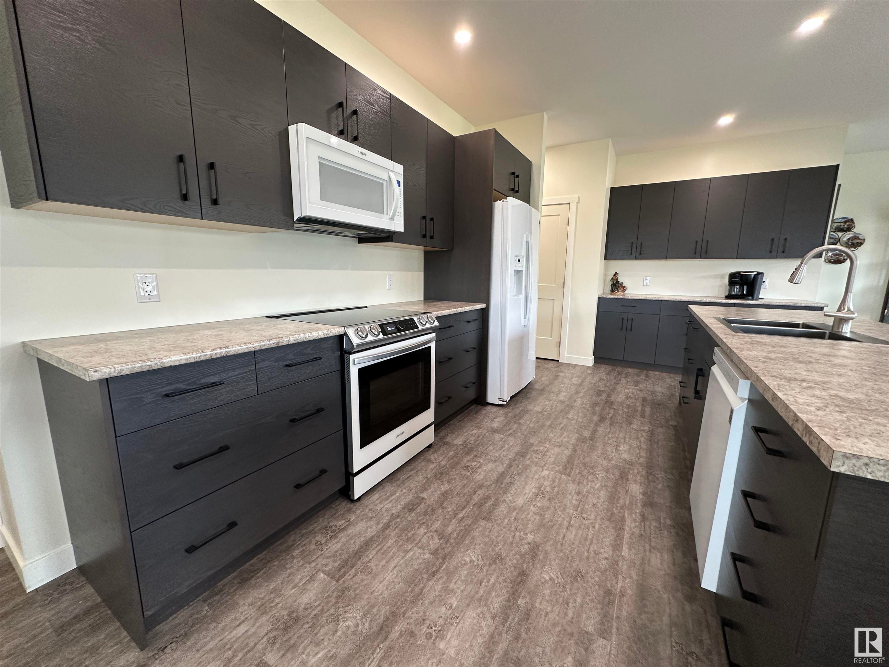 












54322 RGE RD 253

,
St. Albert,




AB
T8T 1R8


