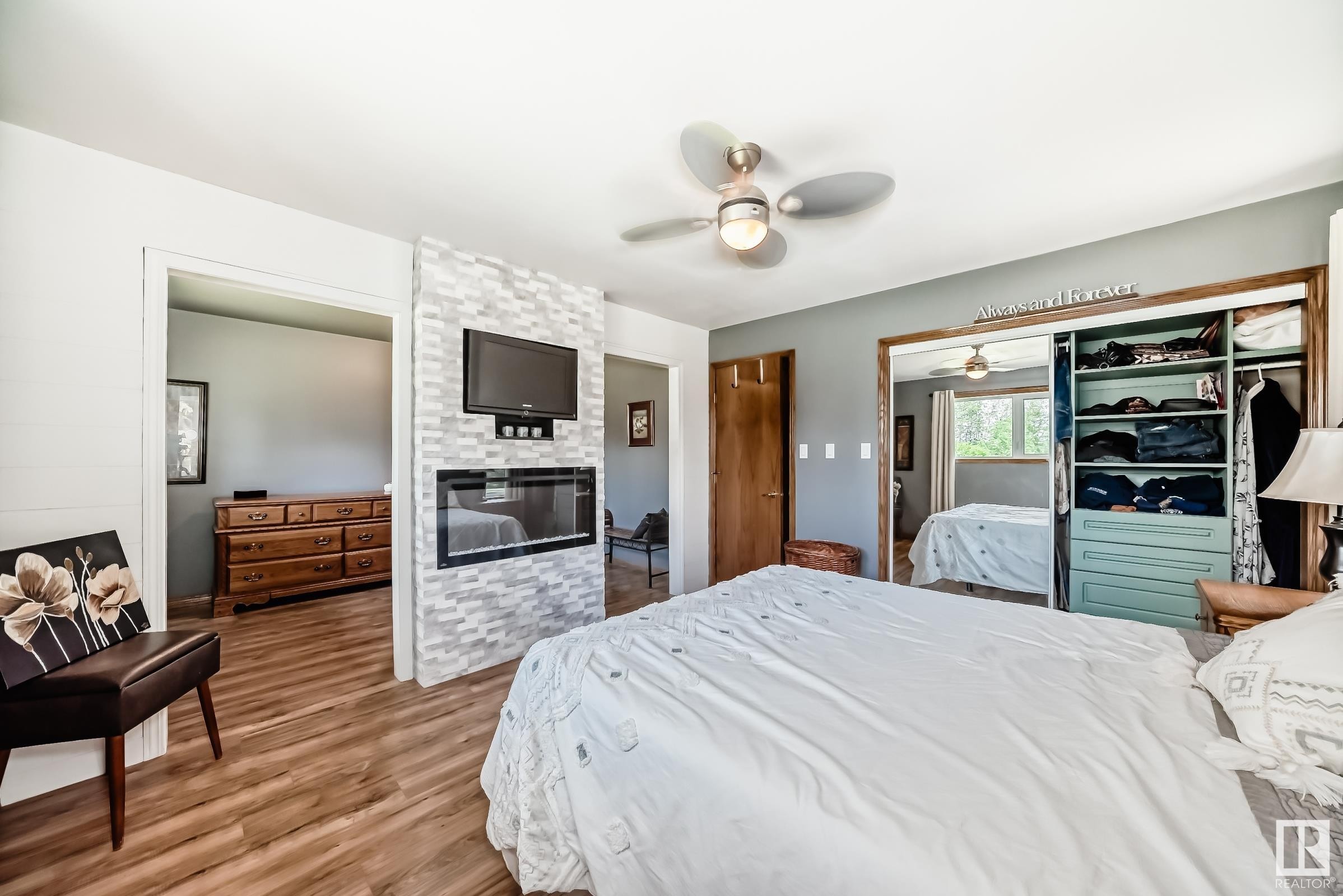 












18403 25 Street

,
Edmonton,




AB
T5Y 6K2

