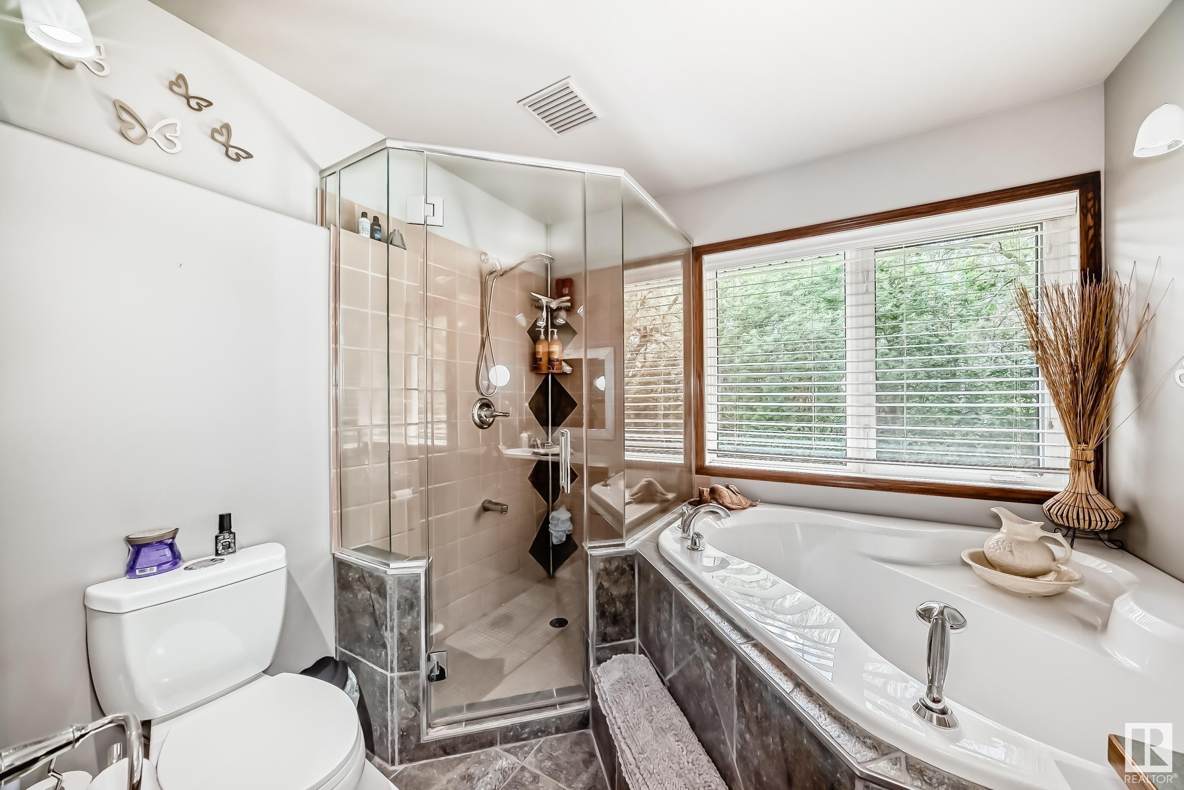 












18403 25 Street

,
Edmonton,




AB
T5Y 6K2

