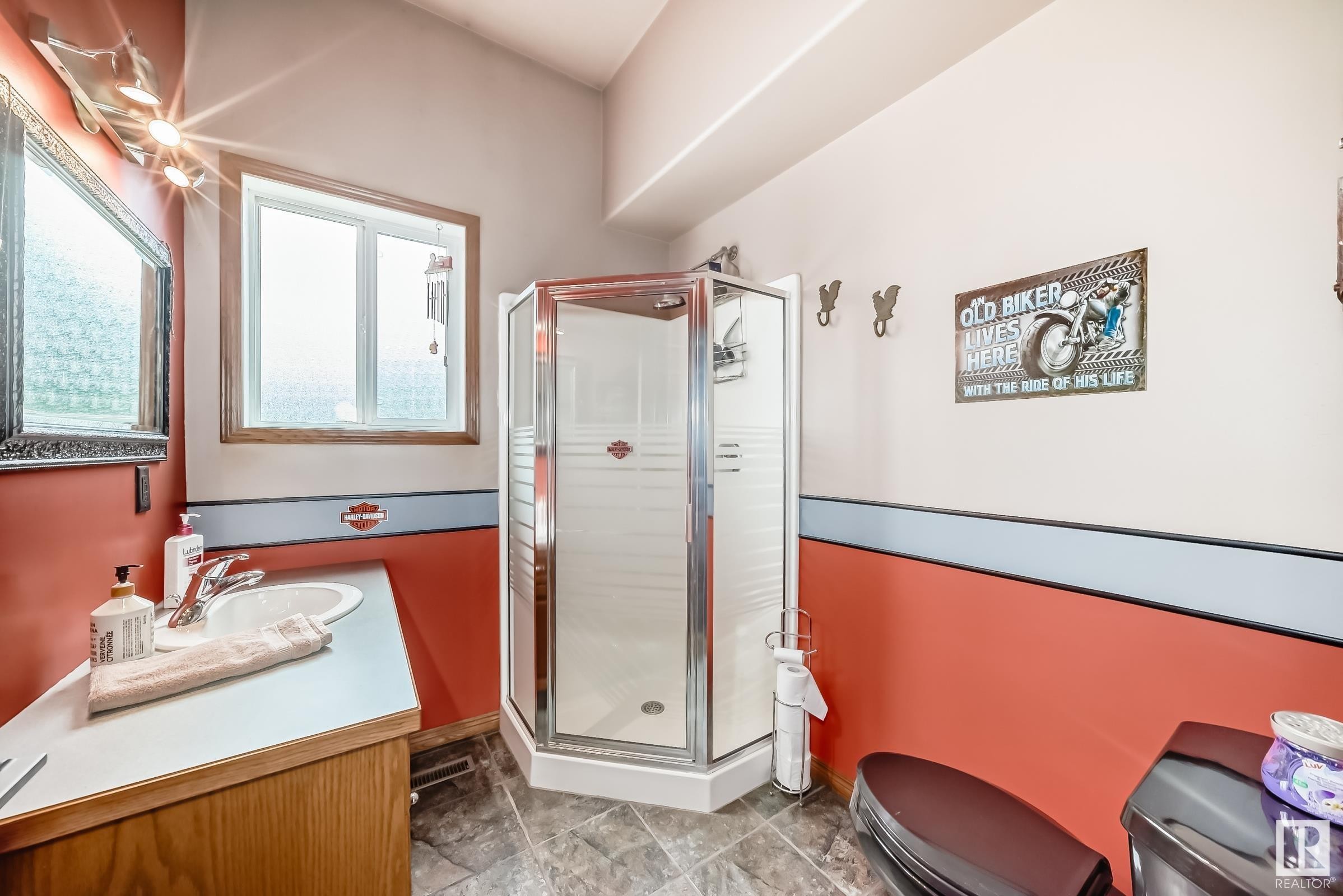 












18403 25 Street

,
Edmonton,




AB
T5Y 6K2

