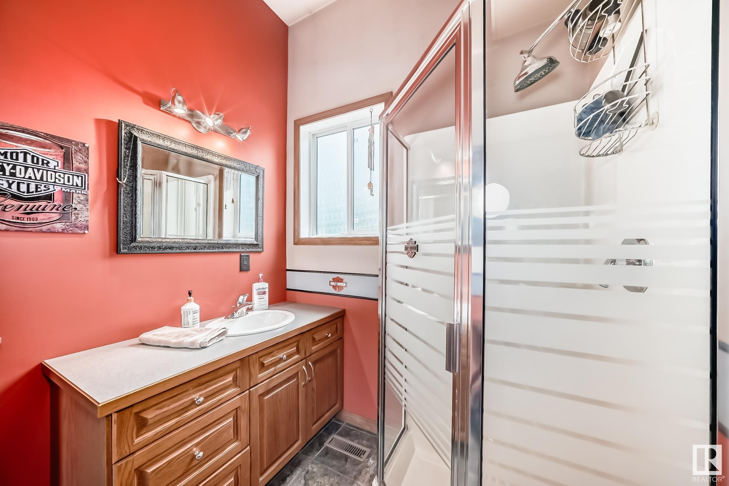 












18403 25 Street

,
Edmonton,




AB
T5Y 6K2

