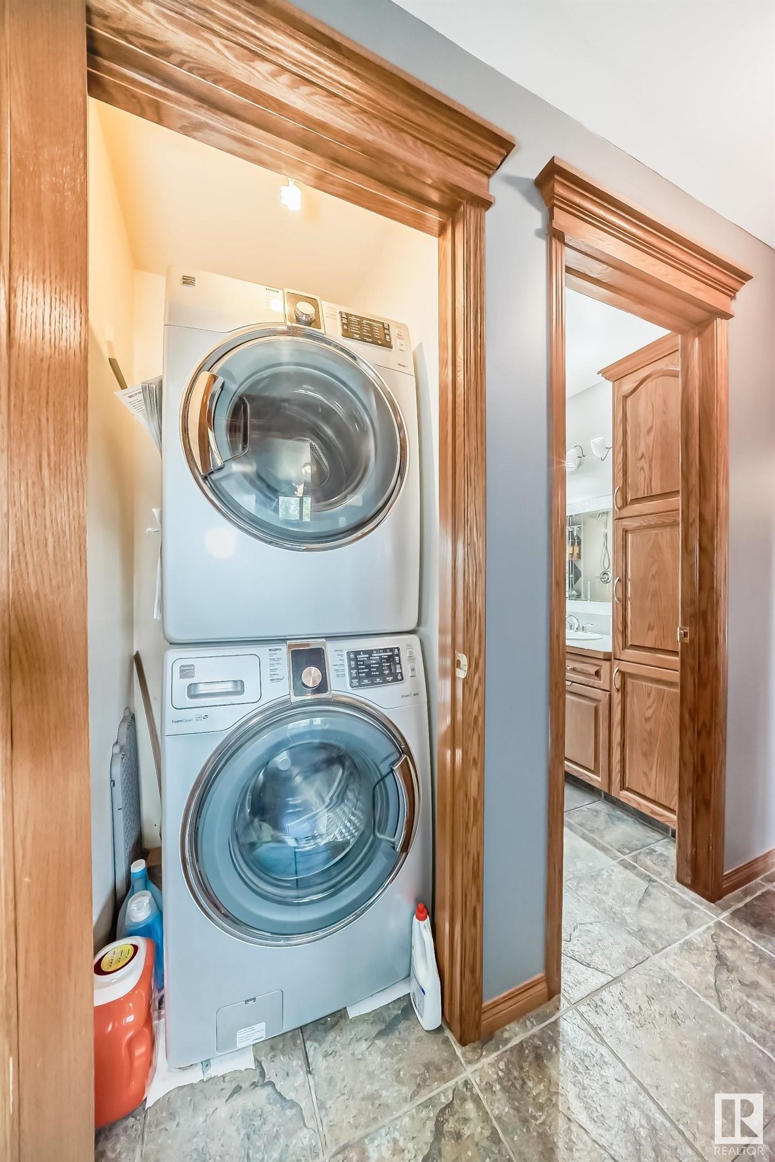 












18403 25 Street

,
Edmonton,




AB
T5Y 6K2

