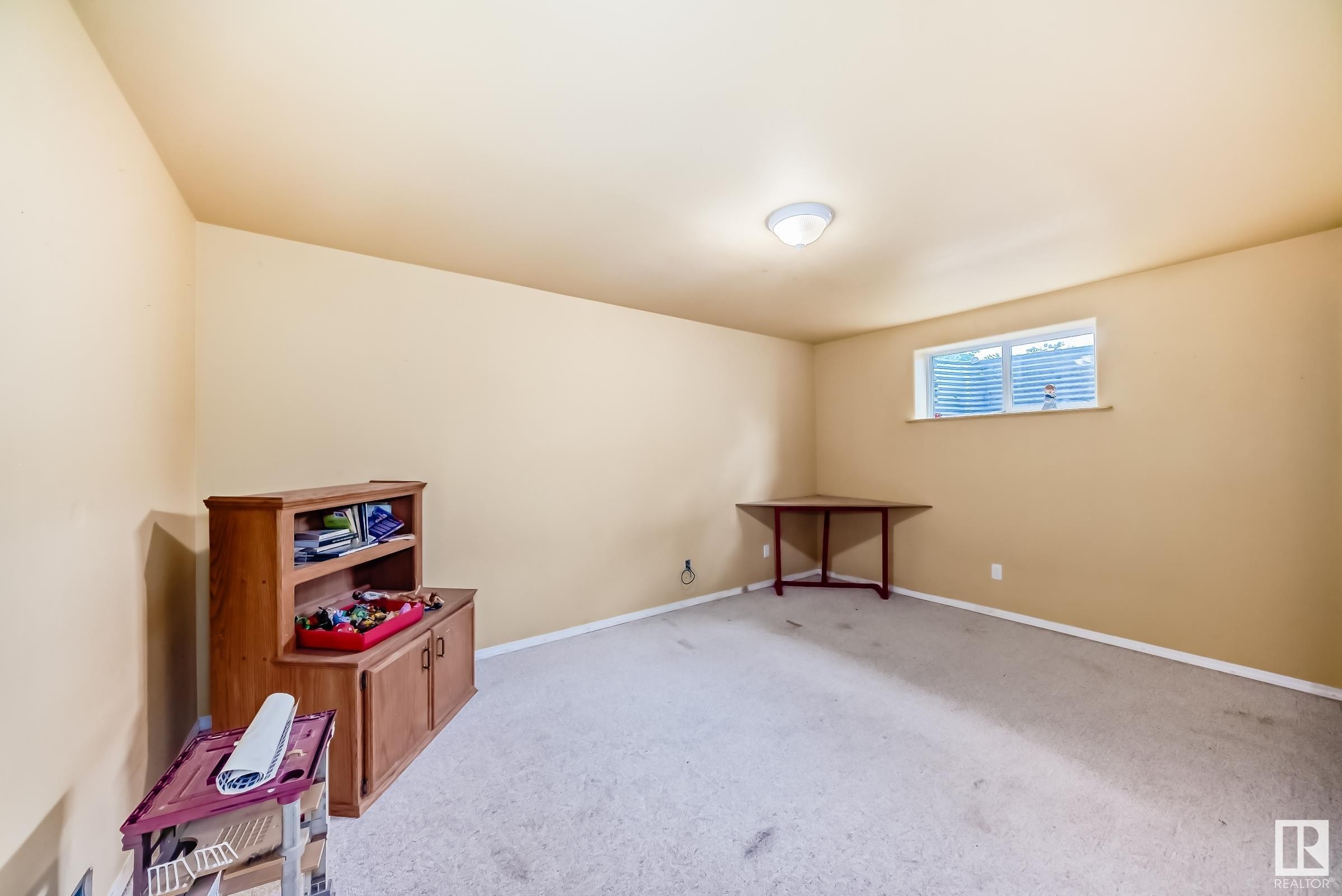 












18403 25 Street

,
Edmonton,




AB
T5Y 6K2

