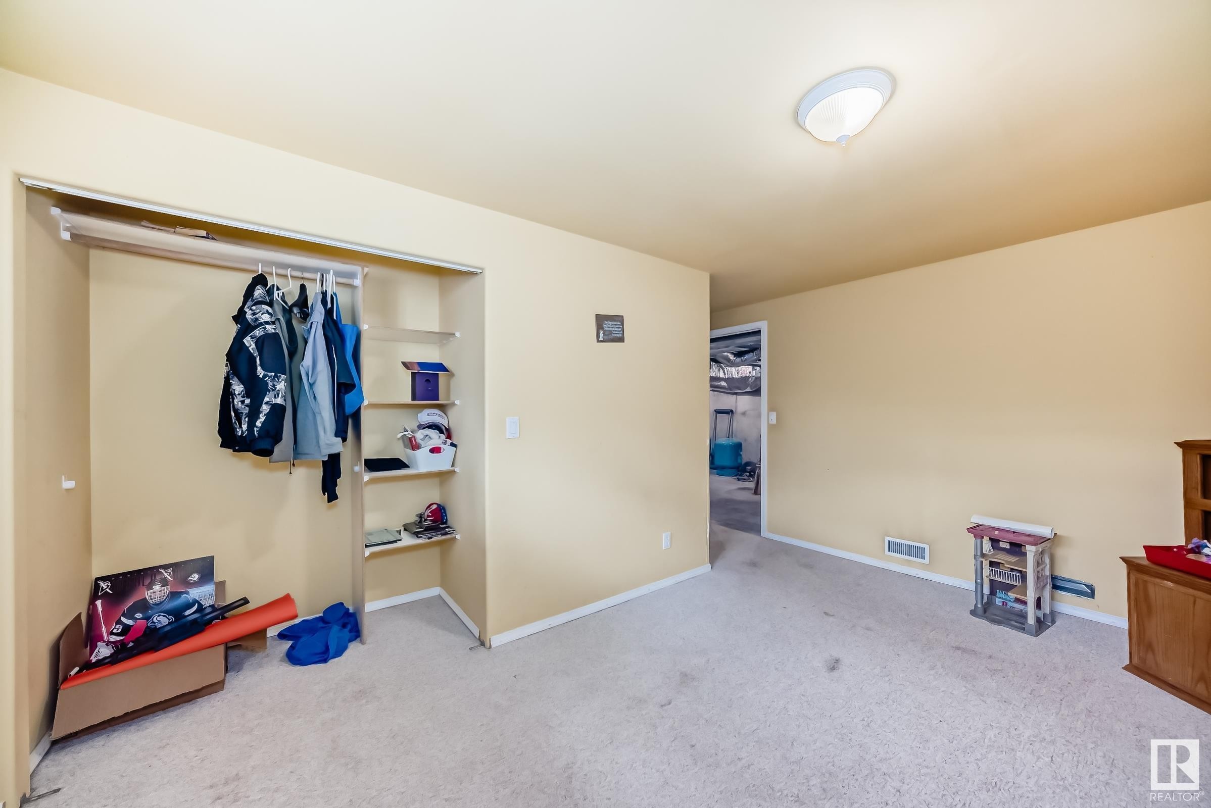 












18403 25 Street

,
Edmonton,




AB
T5Y 6K2

