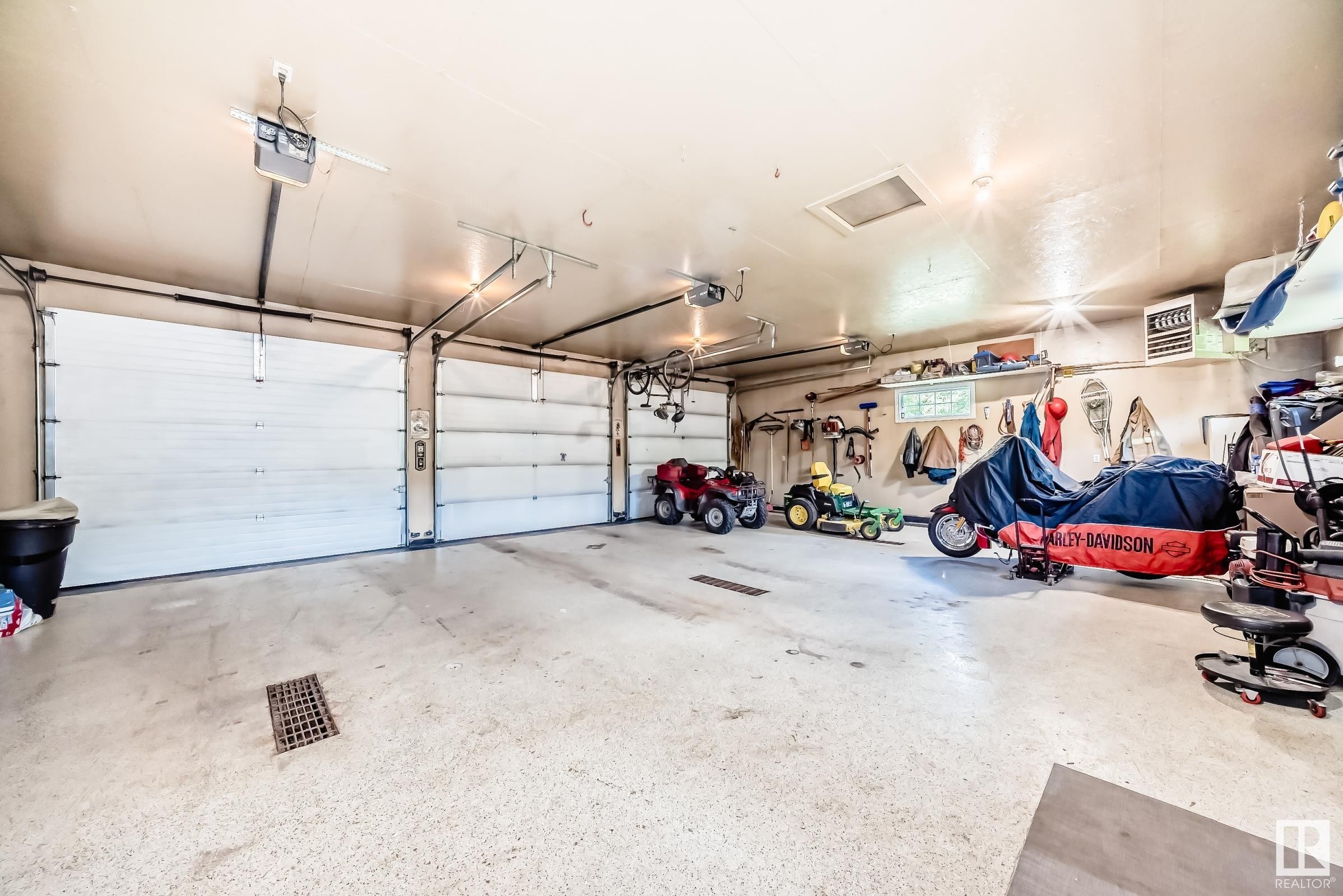 












18403 25 Street

,
Edmonton,




AB
T5Y 6K2

