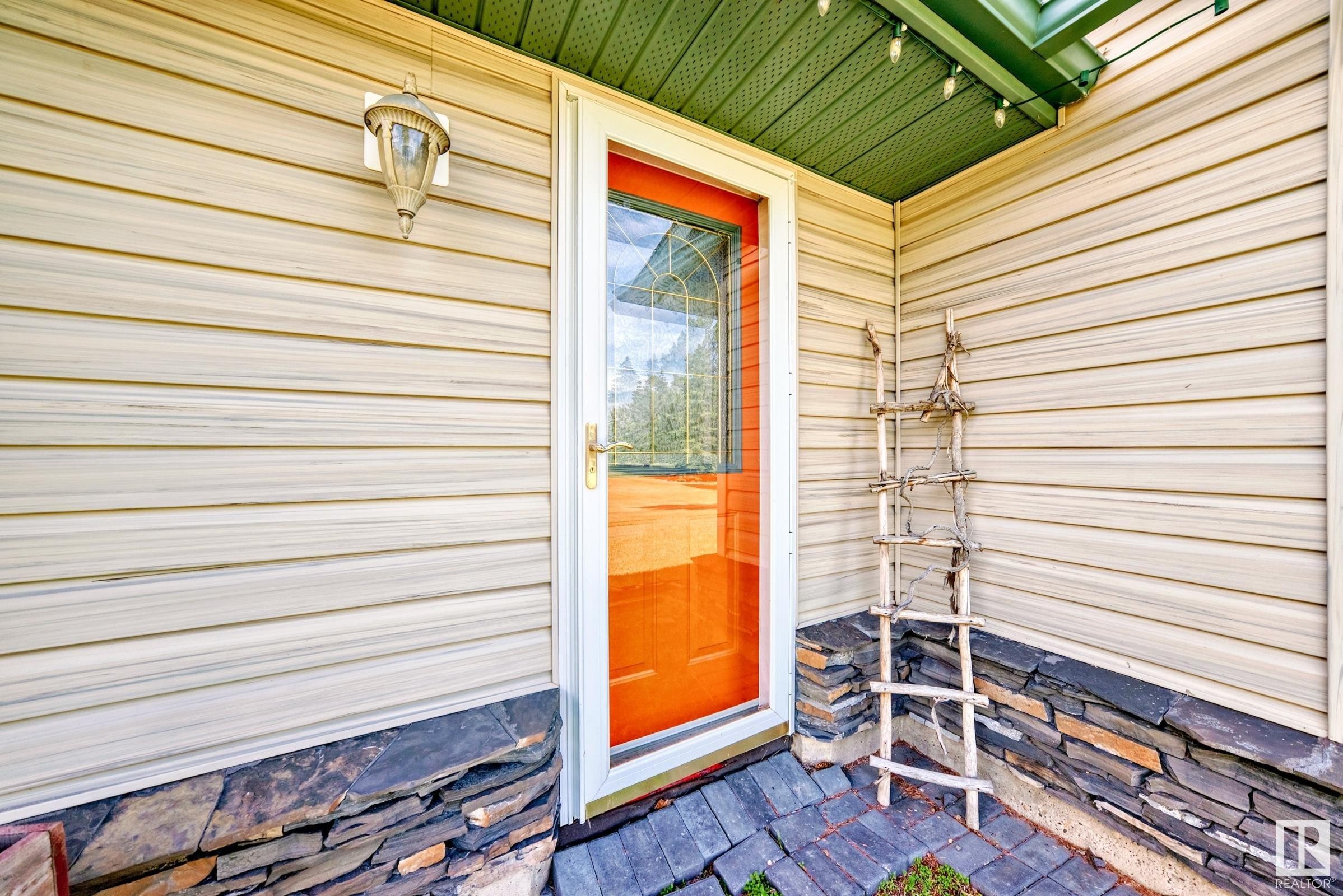












18403 25 Street

,
Edmonton,




AB
T5Y 6K2


