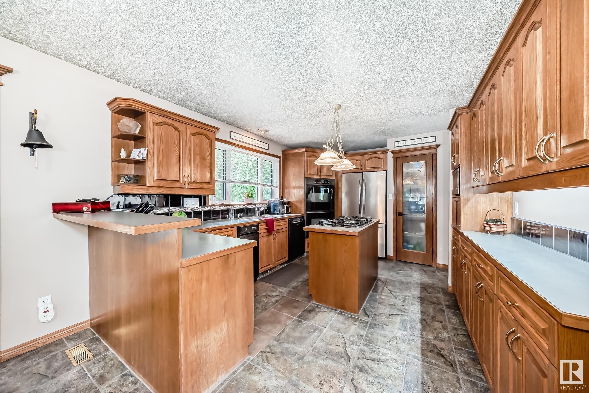 












18403 25 Street

,
Edmonton,




AB
T5Y 6K2

