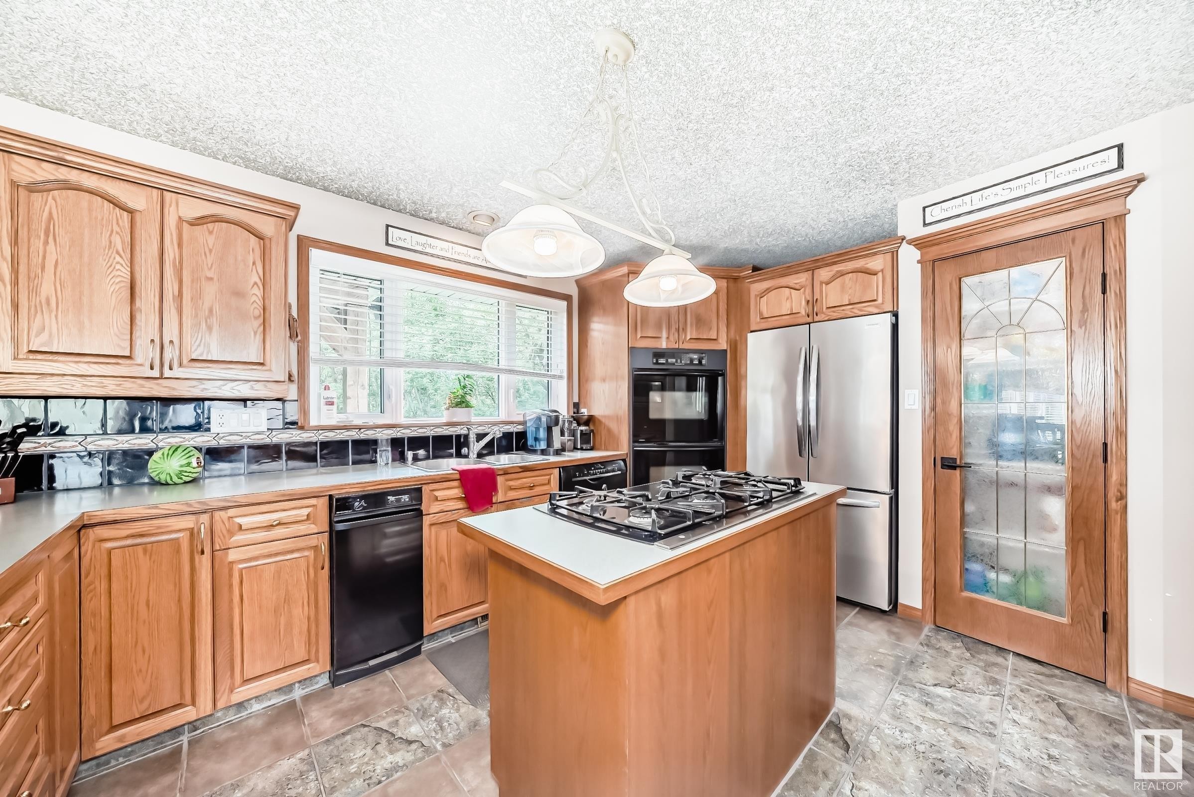 












18403 25 Street

,
Edmonton,




AB
T5Y 6K2

