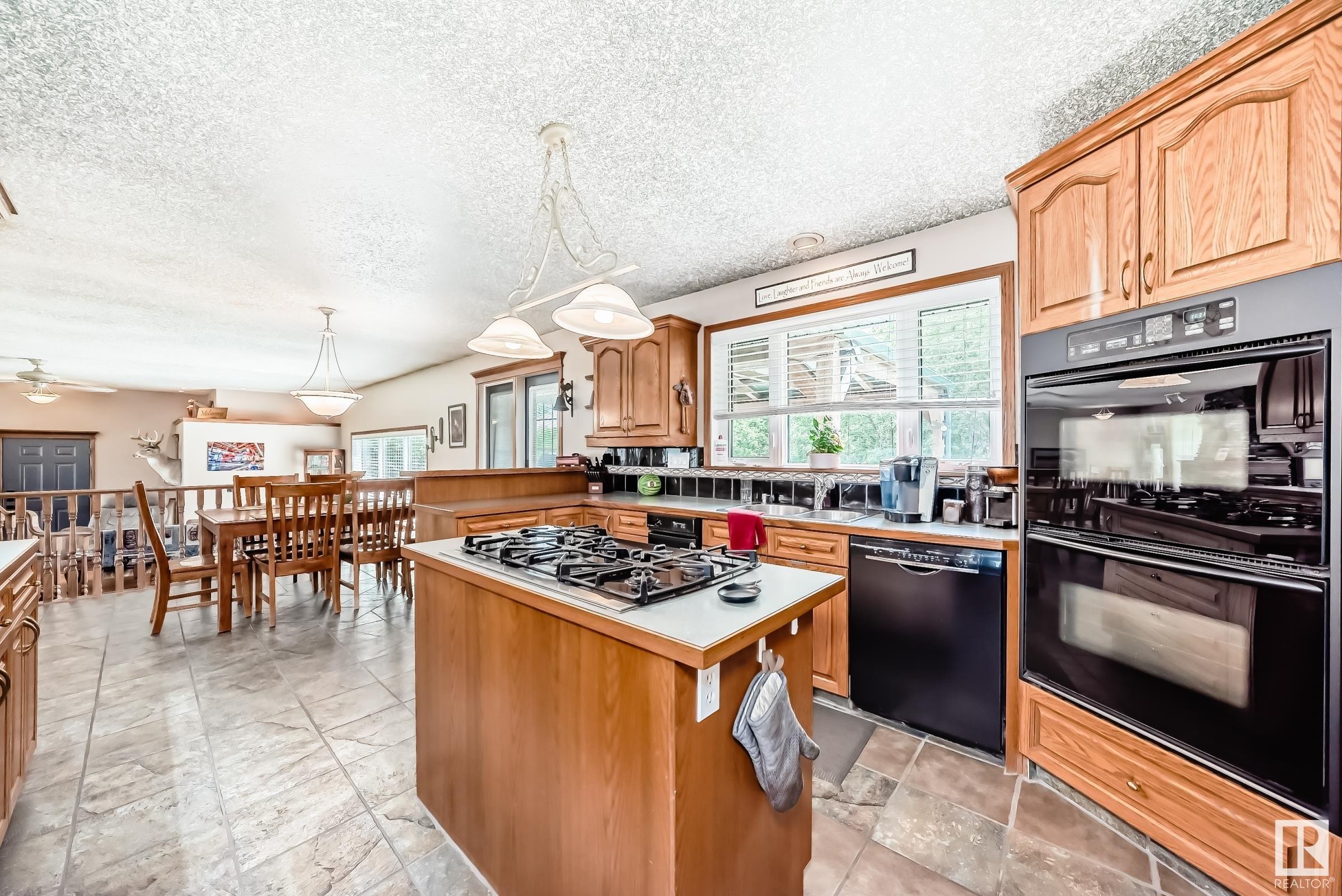 












18403 25 Street

,
Edmonton,




AB
T5Y 6K2

