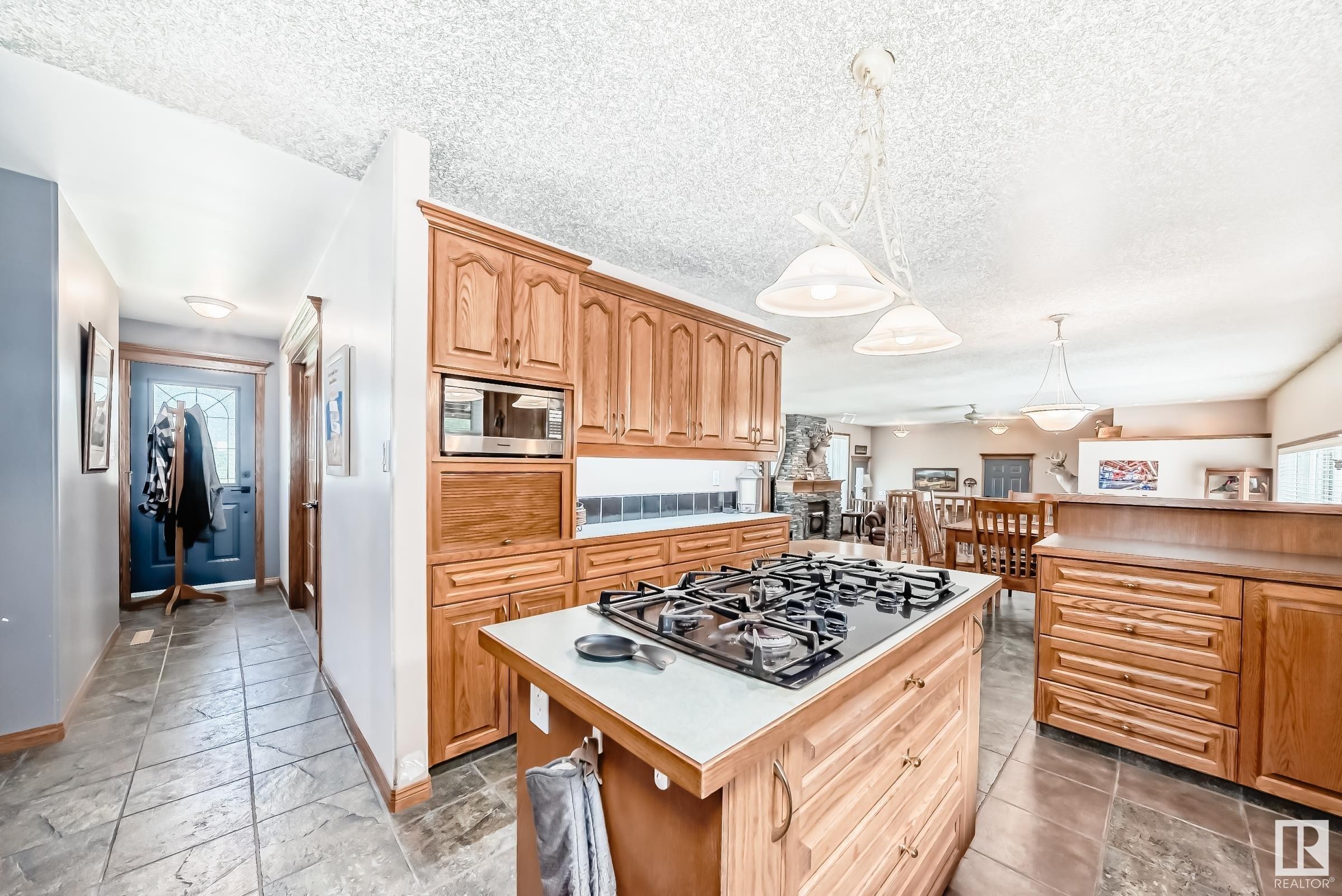 












18403 25 Street

,
Edmonton,




AB
T5Y 6K2

