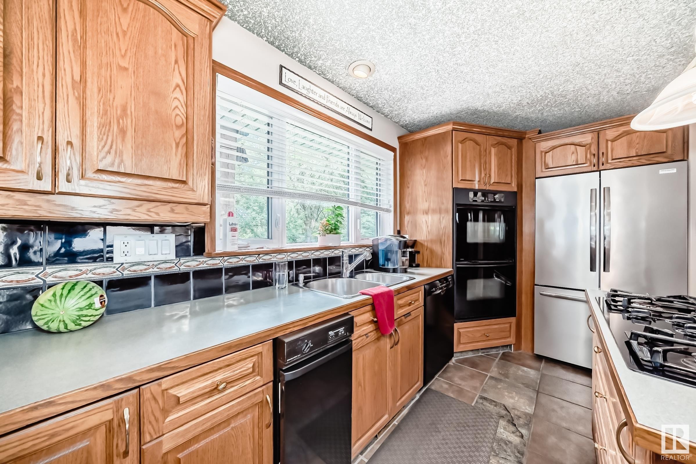 












18403 25 Street

,
Edmonton,




AB
T5Y 6K2

