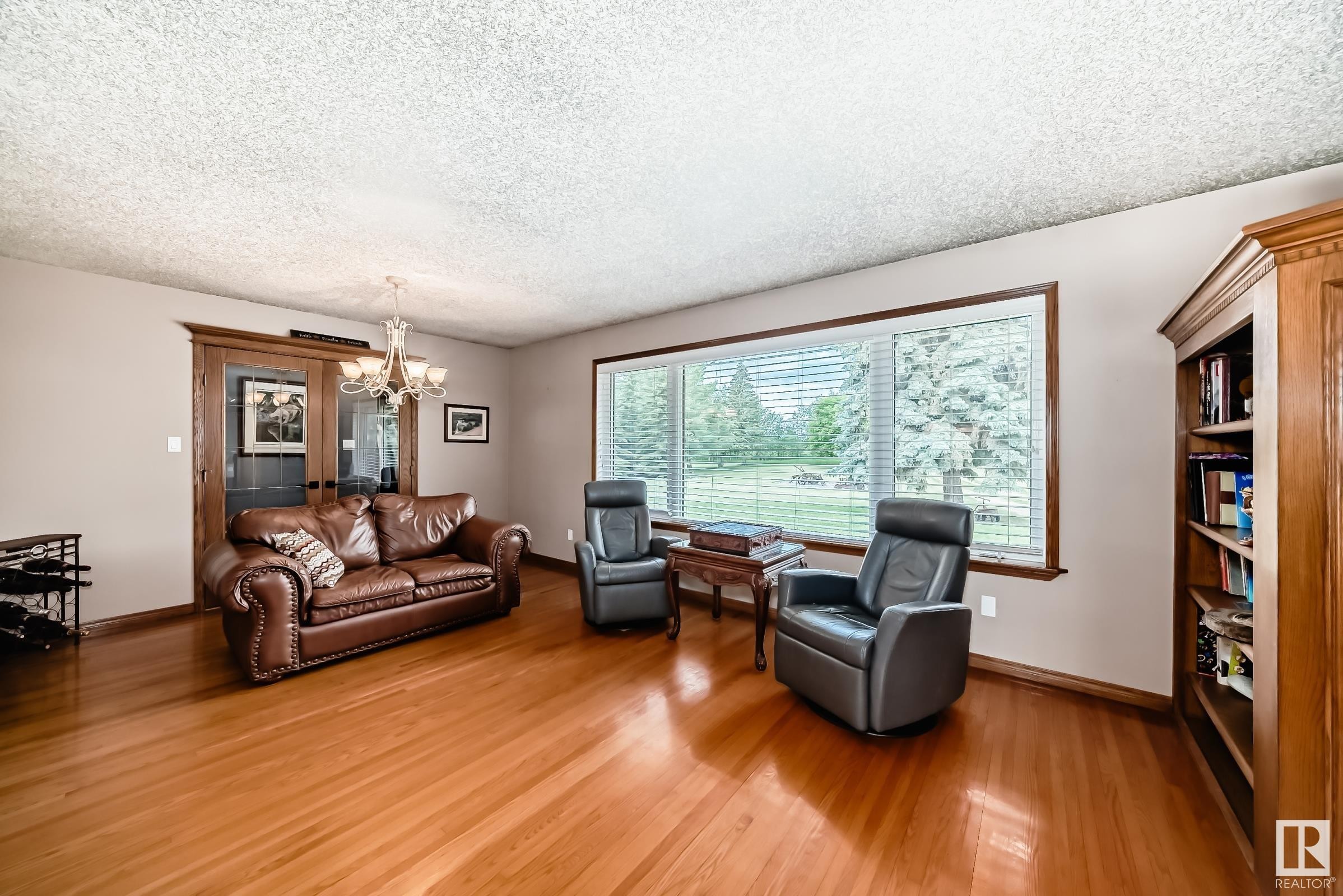 












18403 25 Street

,
Edmonton,




AB
T5Y 6K2

