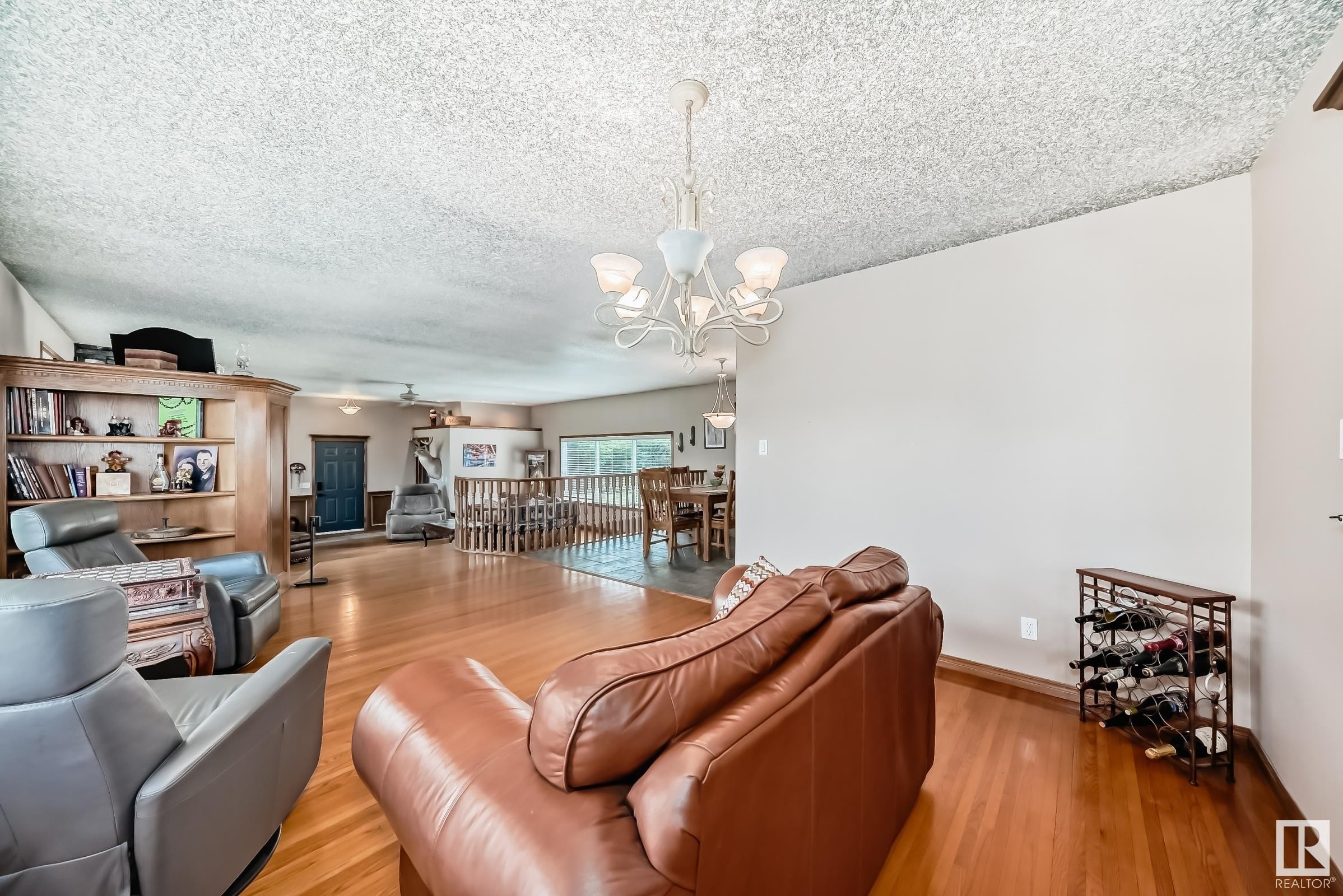 












18403 25 Street

,
Edmonton,




AB
T5Y 6K2

