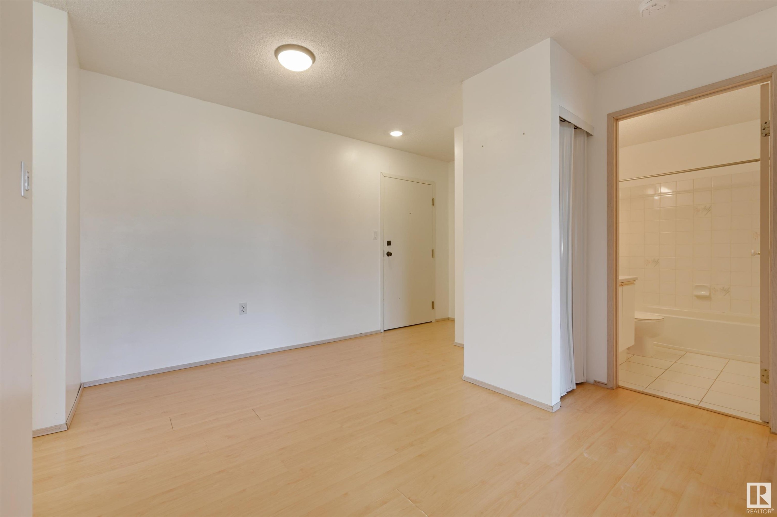 












427 10636 120 Street NW

,
Edmonton,




AB
T5H 4L5

