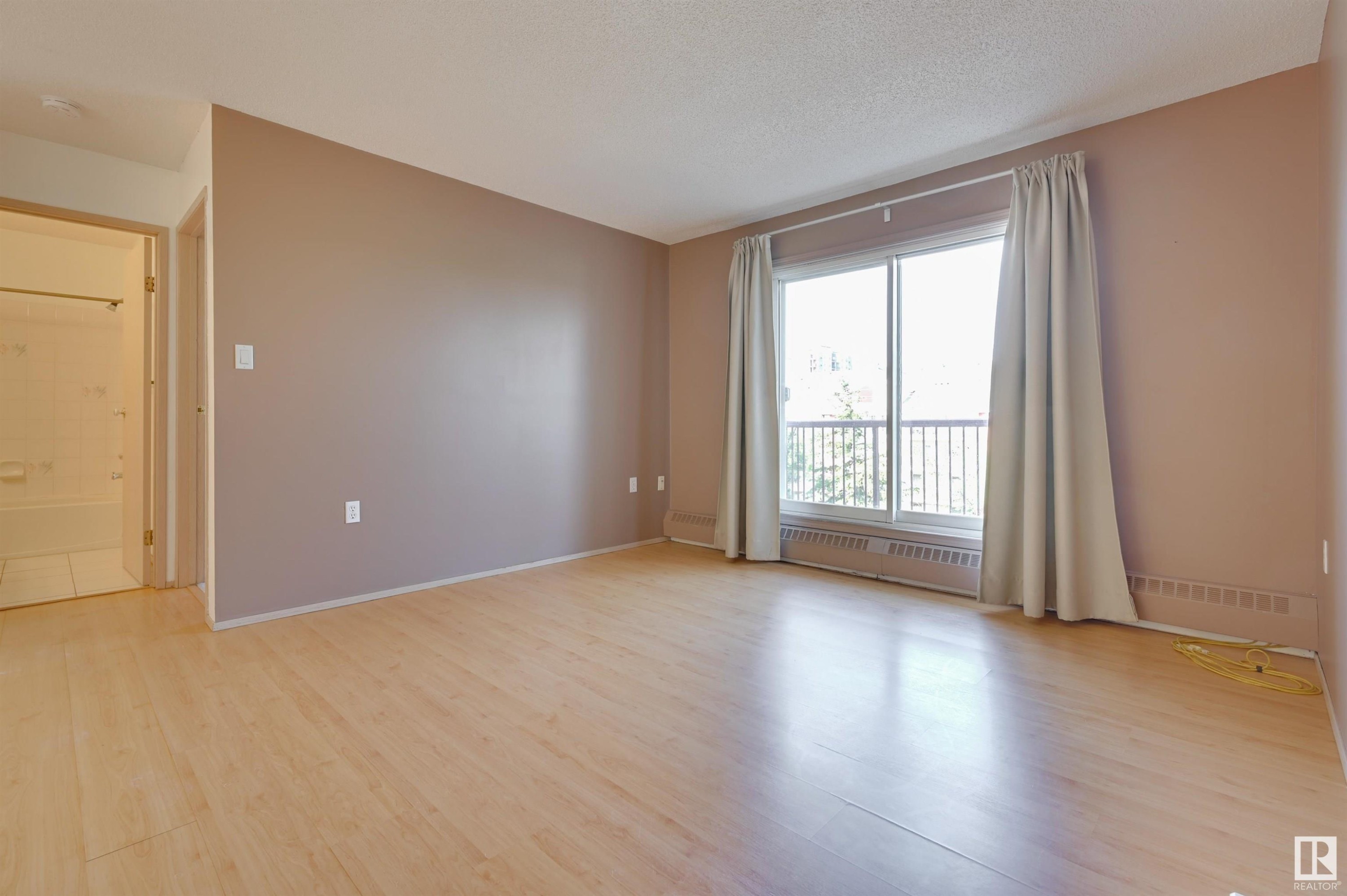 












427 10636 120 Street NW

,
Edmonton,




AB
T5H 4L5

