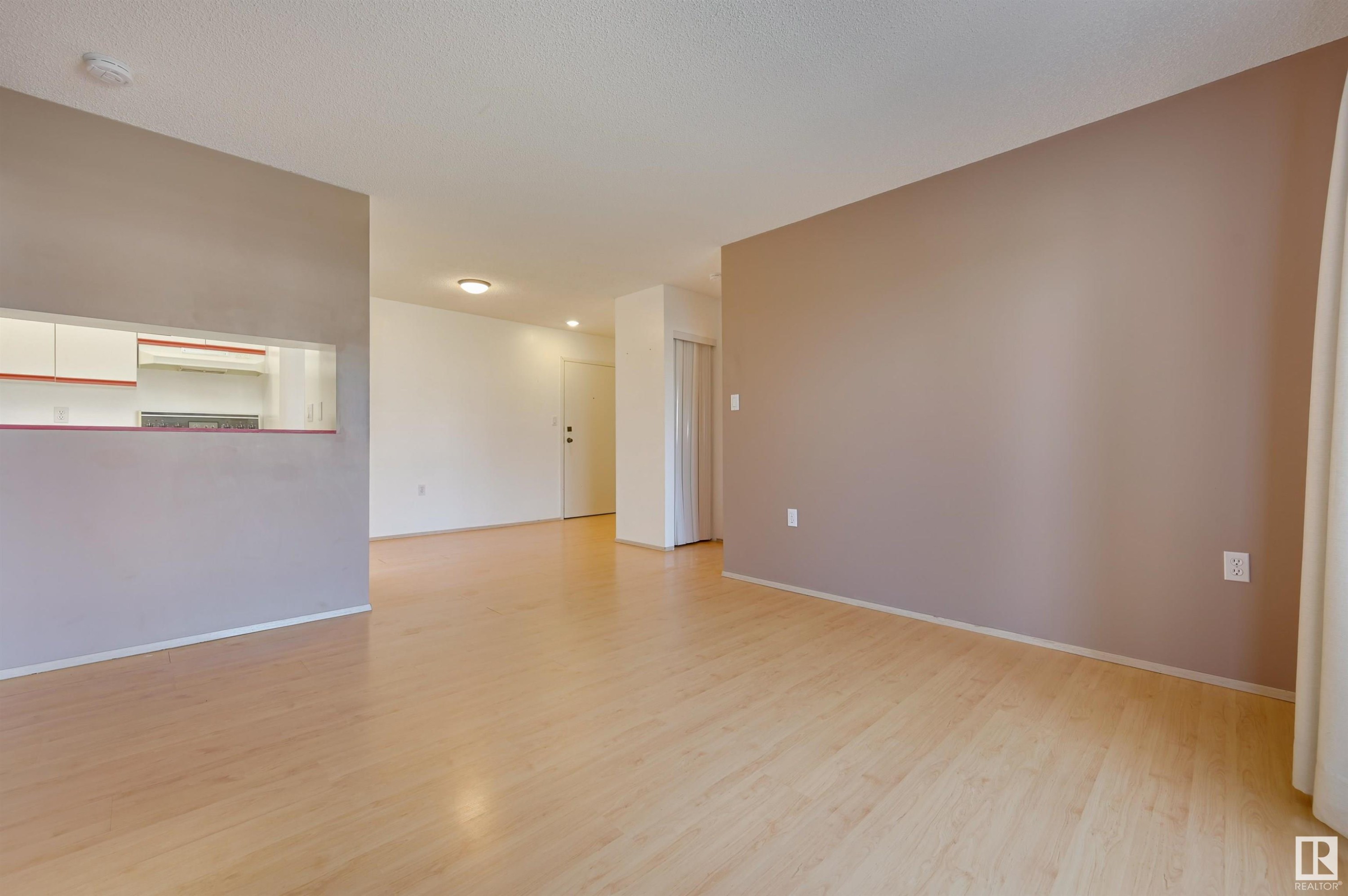 












427 10636 120 Street NW

,
Edmonton,




AB
T5H 4L5

