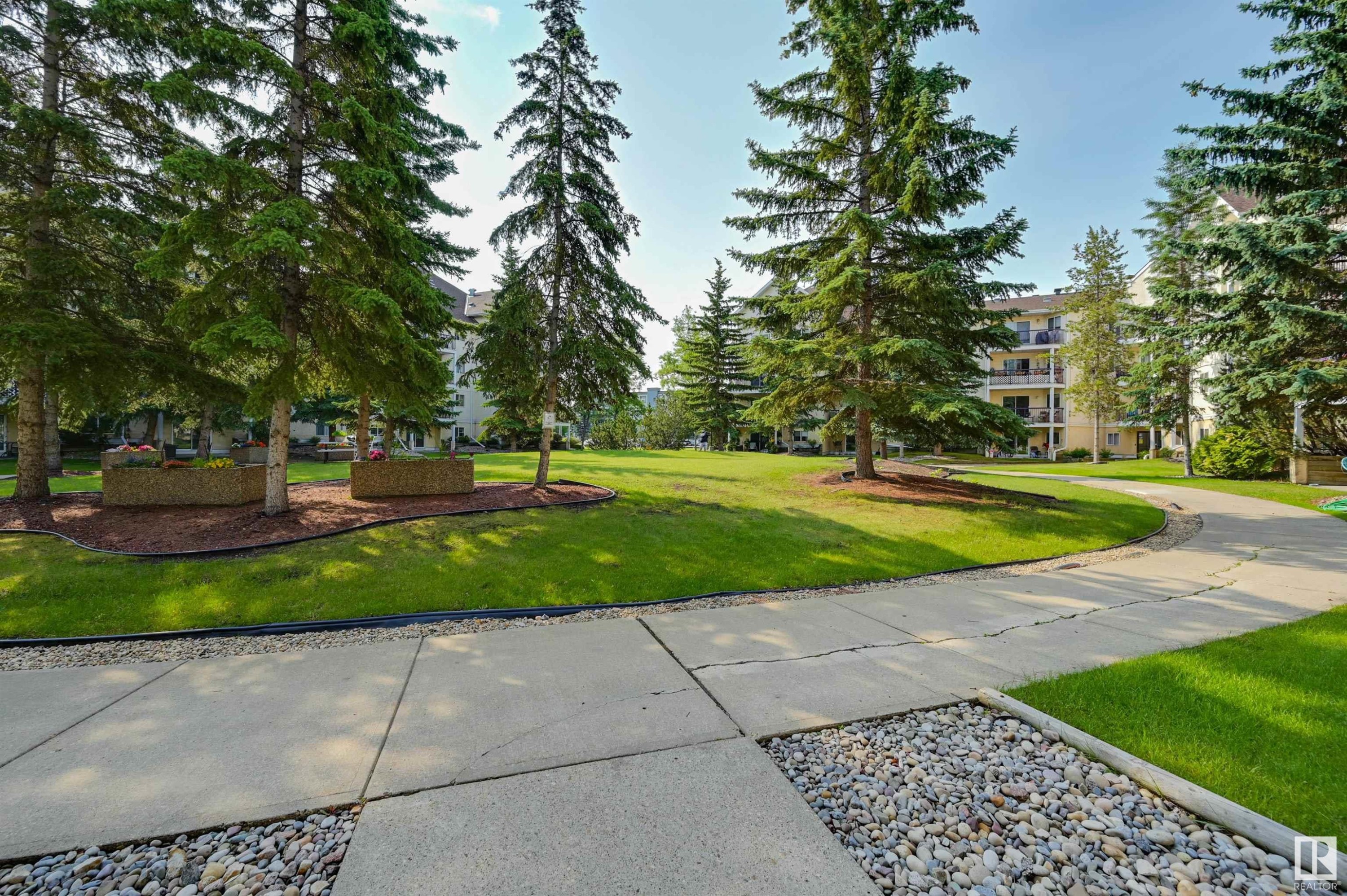 












427 10636 120 Street NW

,
Edmonton,




AB
T5H 4L5

