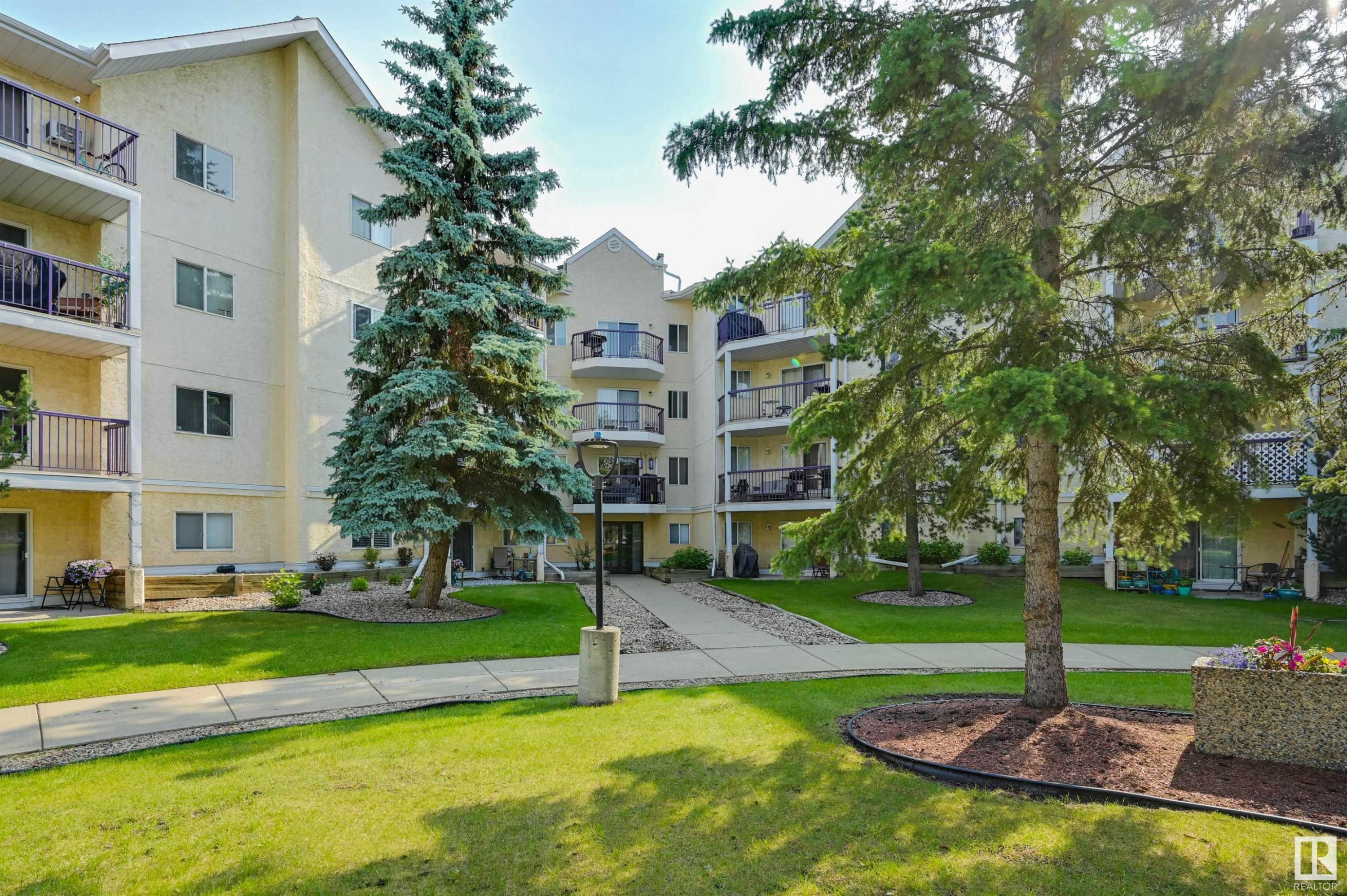 












427 10636 120 Street NW

,
Edmonton,




AB
T5H 4L5

